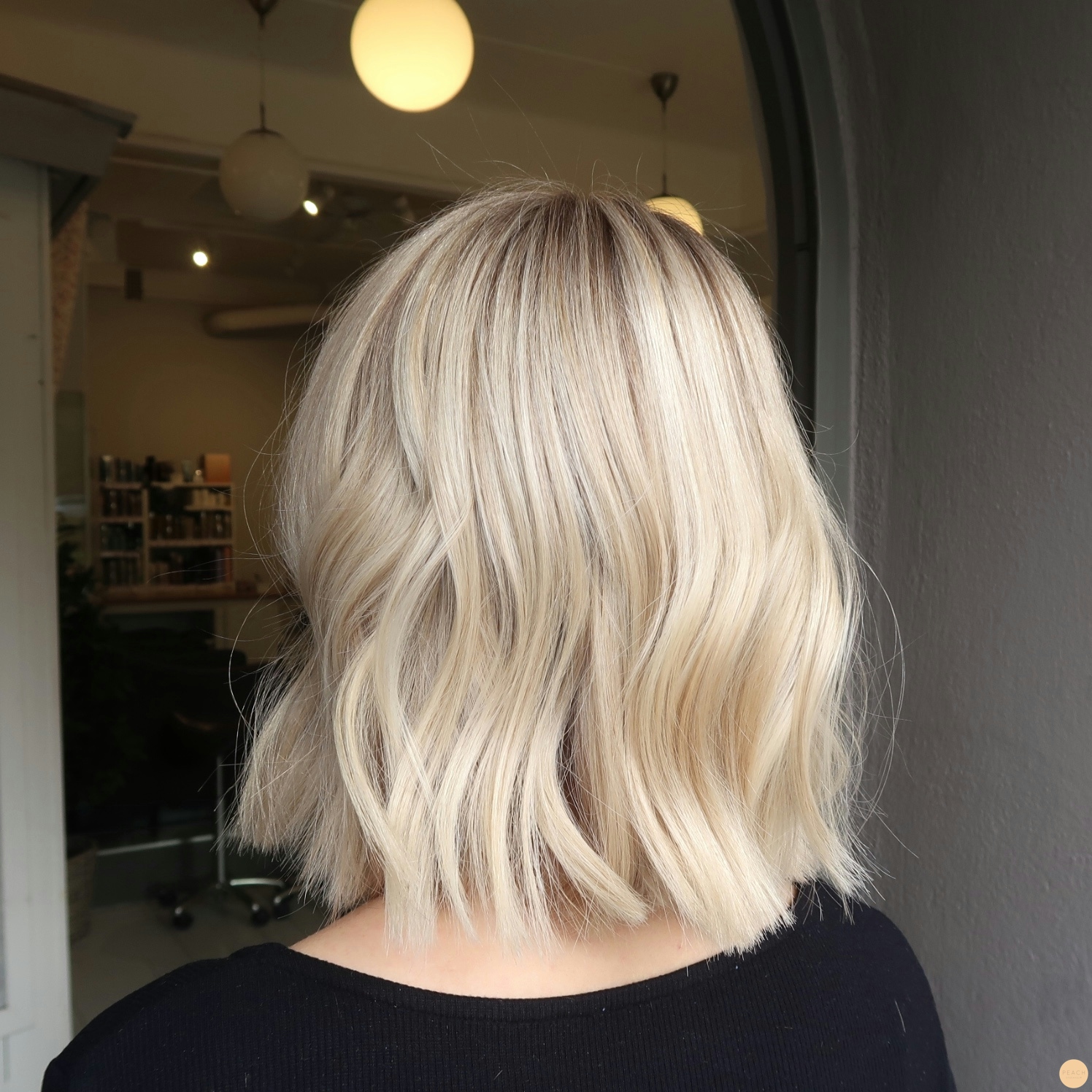 Ljusa slingor i en naturlig blond nyans