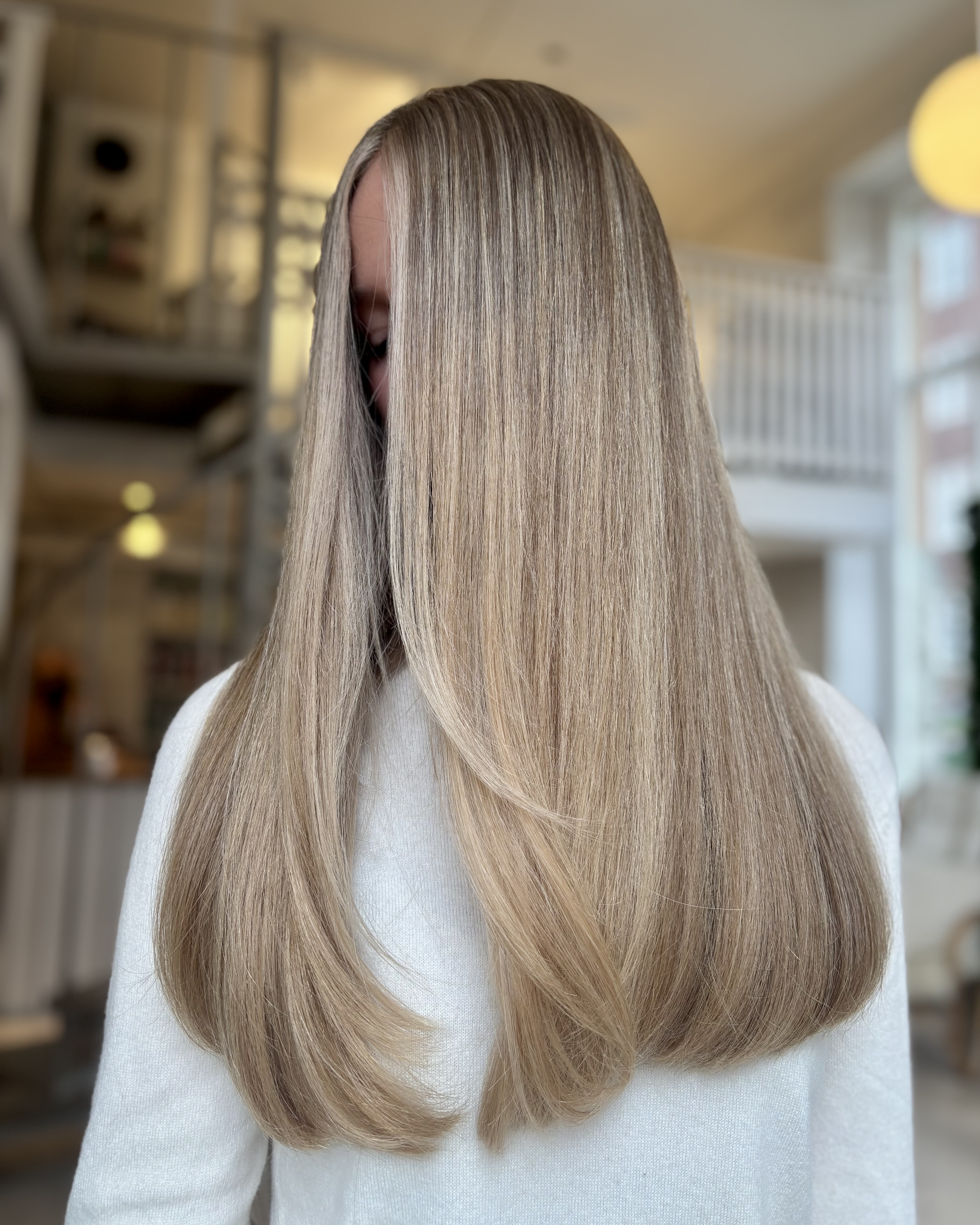 Soft krämig blond hårfärg