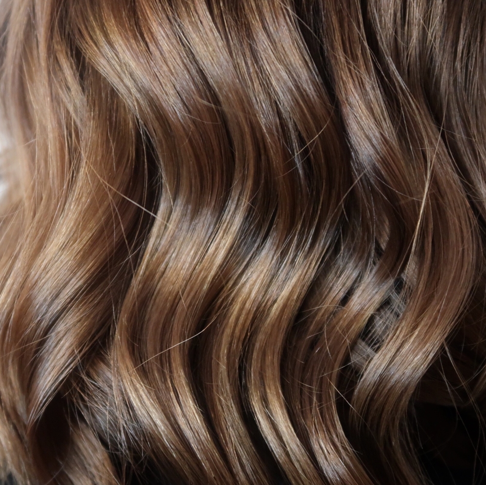 Brun hårfärg med ljusa slingor