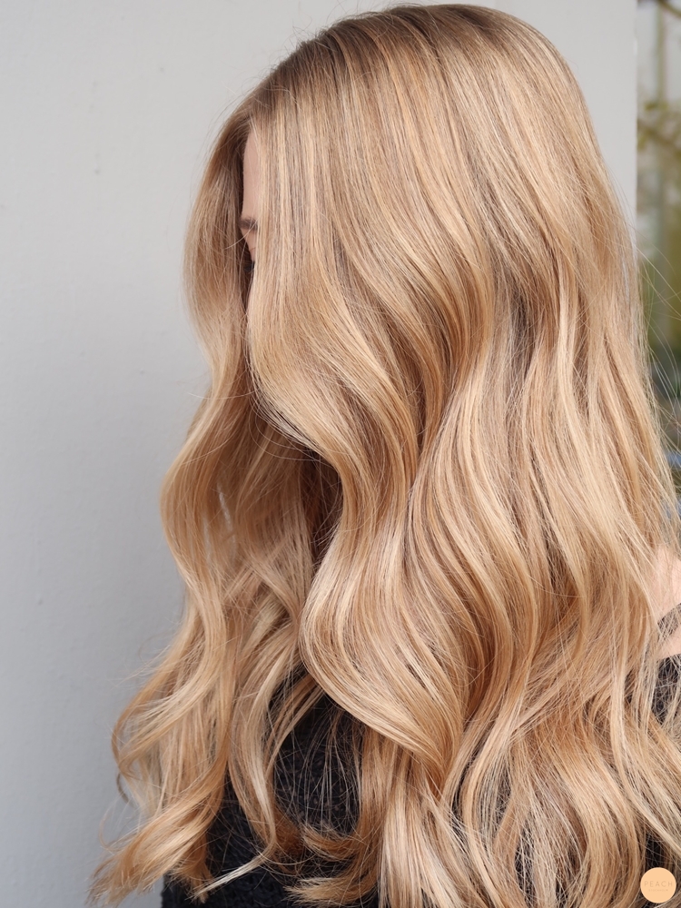 Varm blond balayage naturlig botten