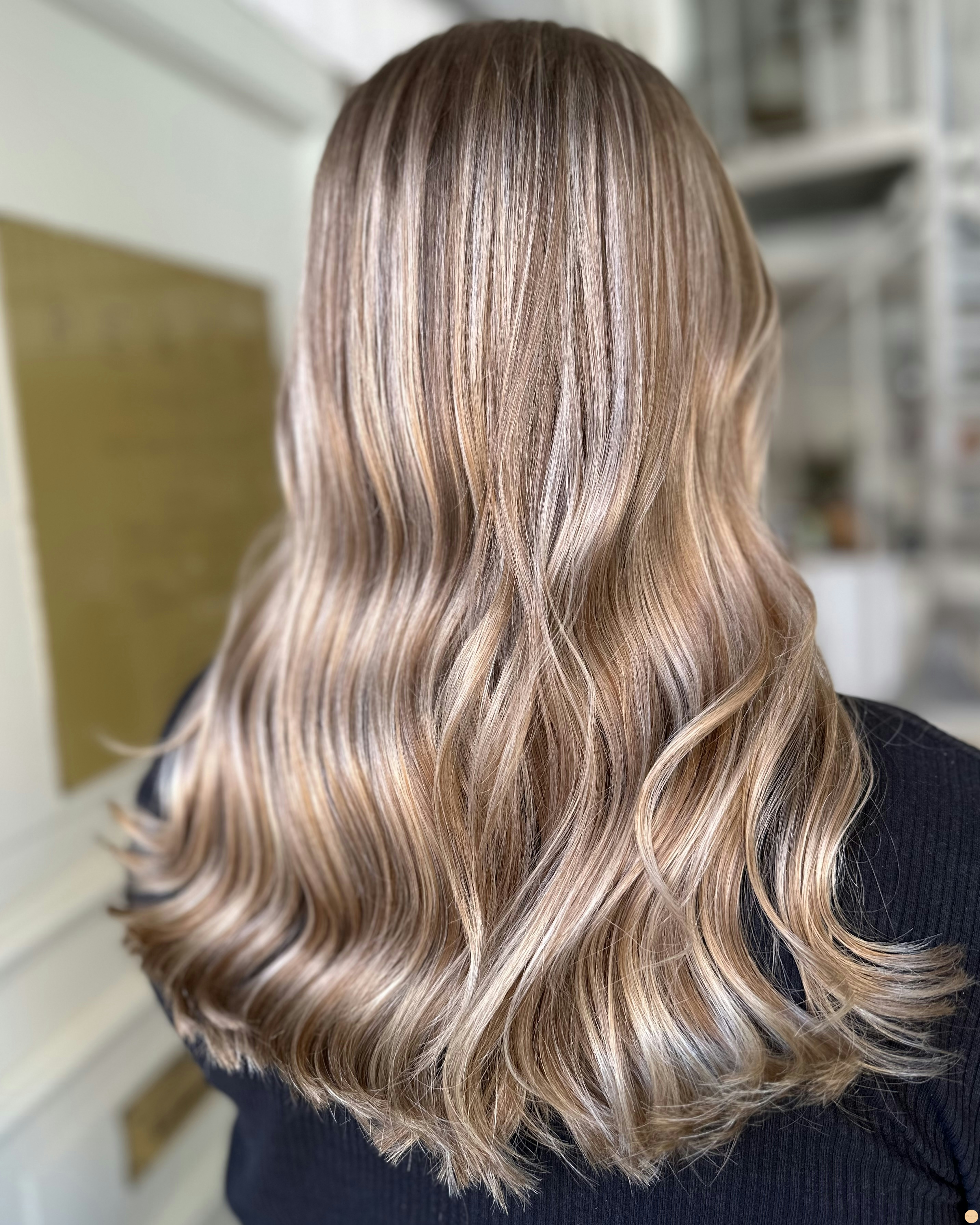 Beige balayage hårfärg