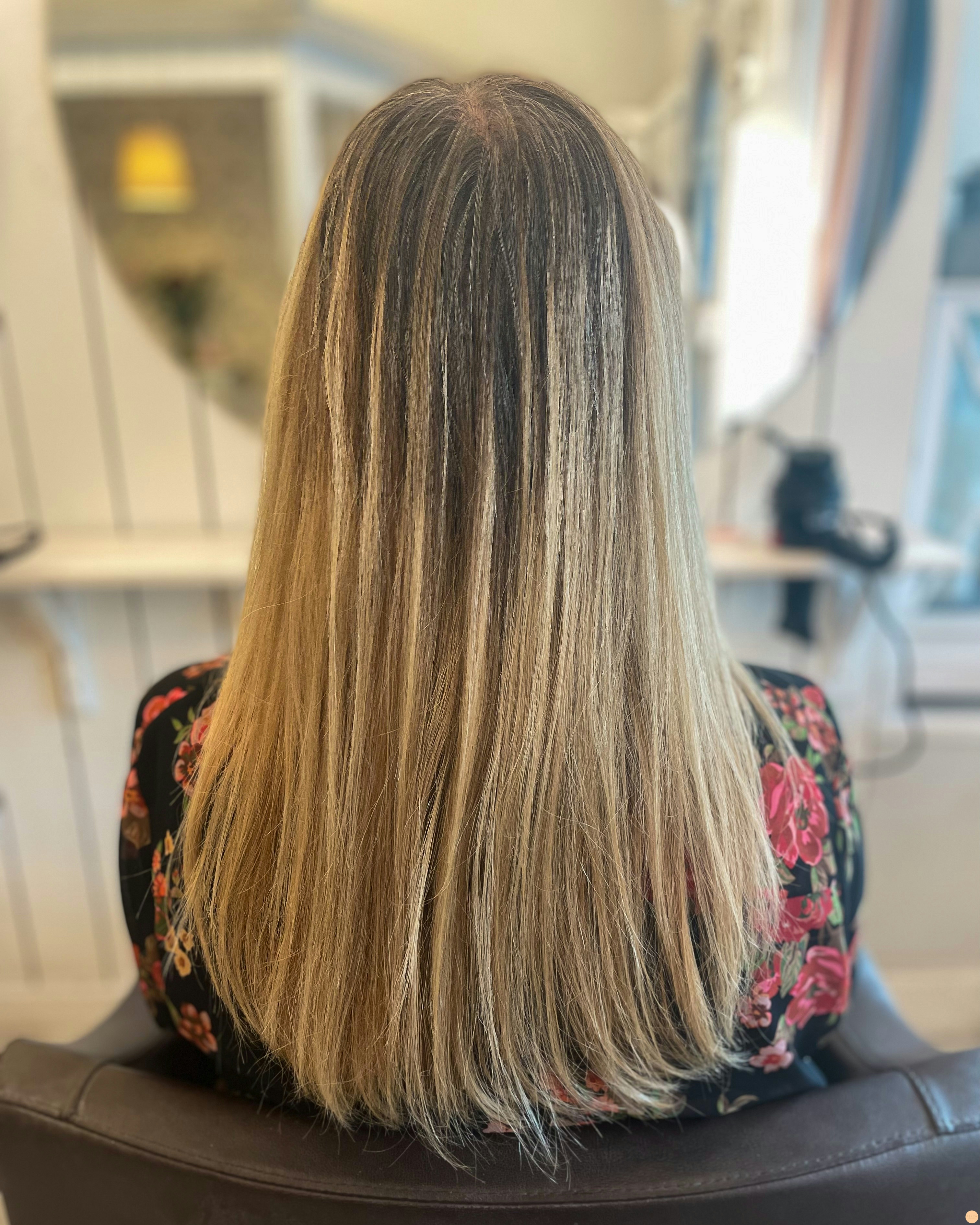 En kall beigeblond hårfärg