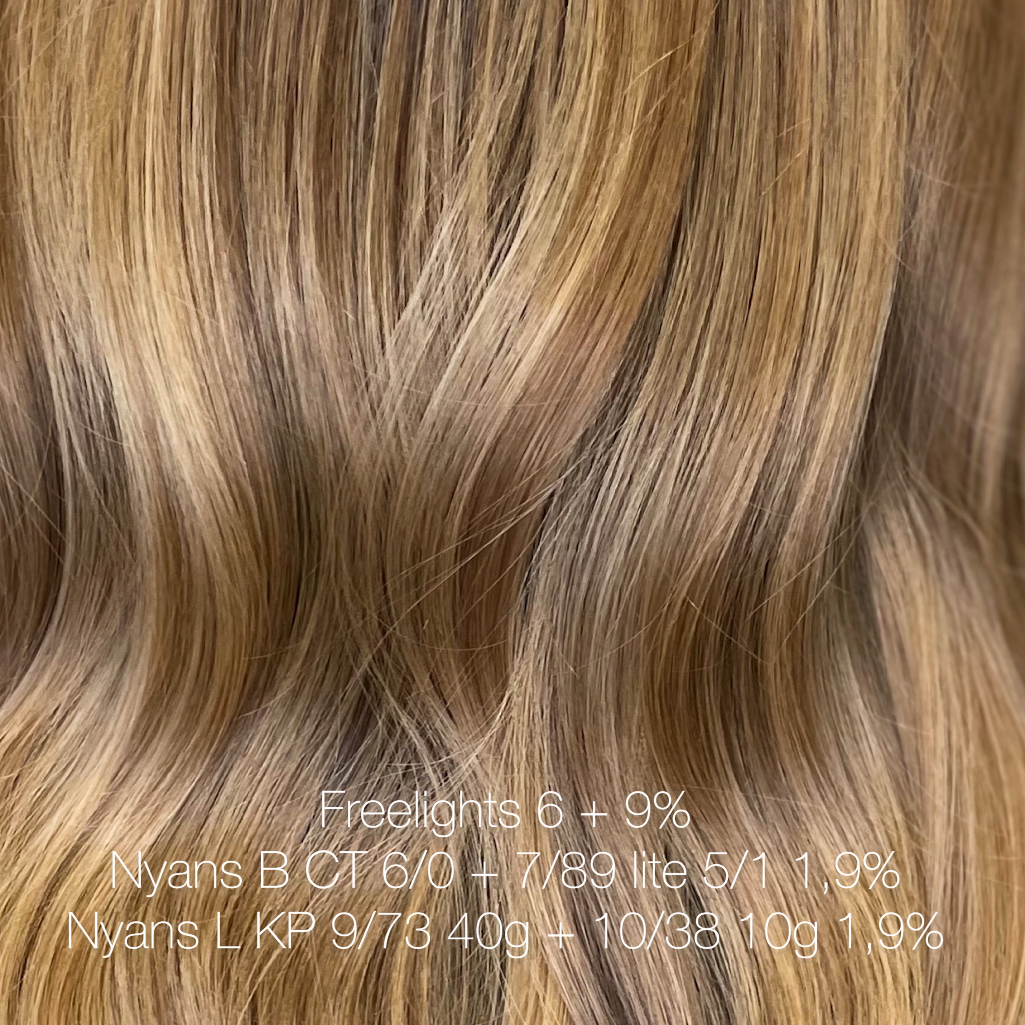 Slingor i mörkt hår