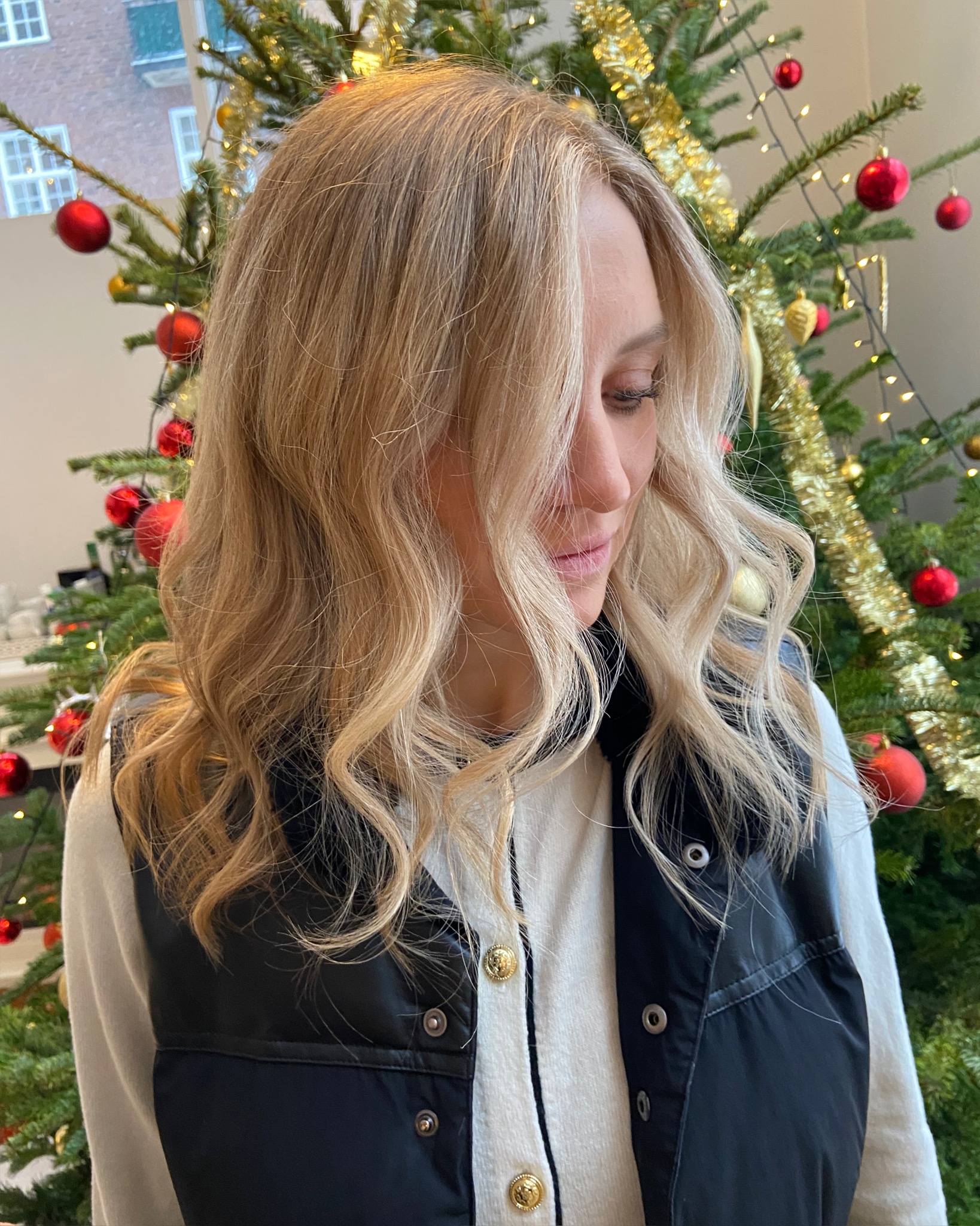 Soft blond faceframe