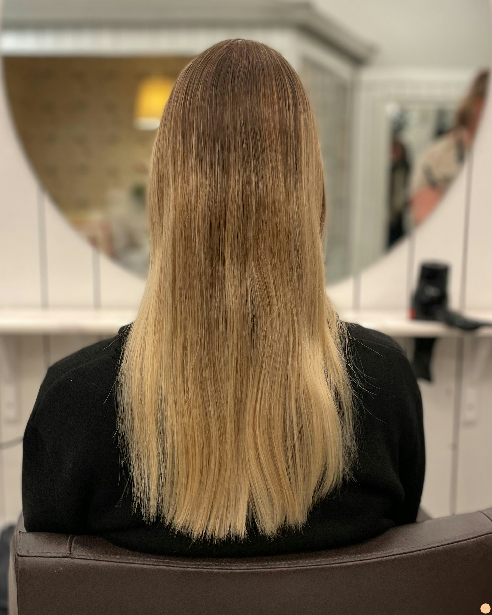 Beige blond hårfärg med slingor