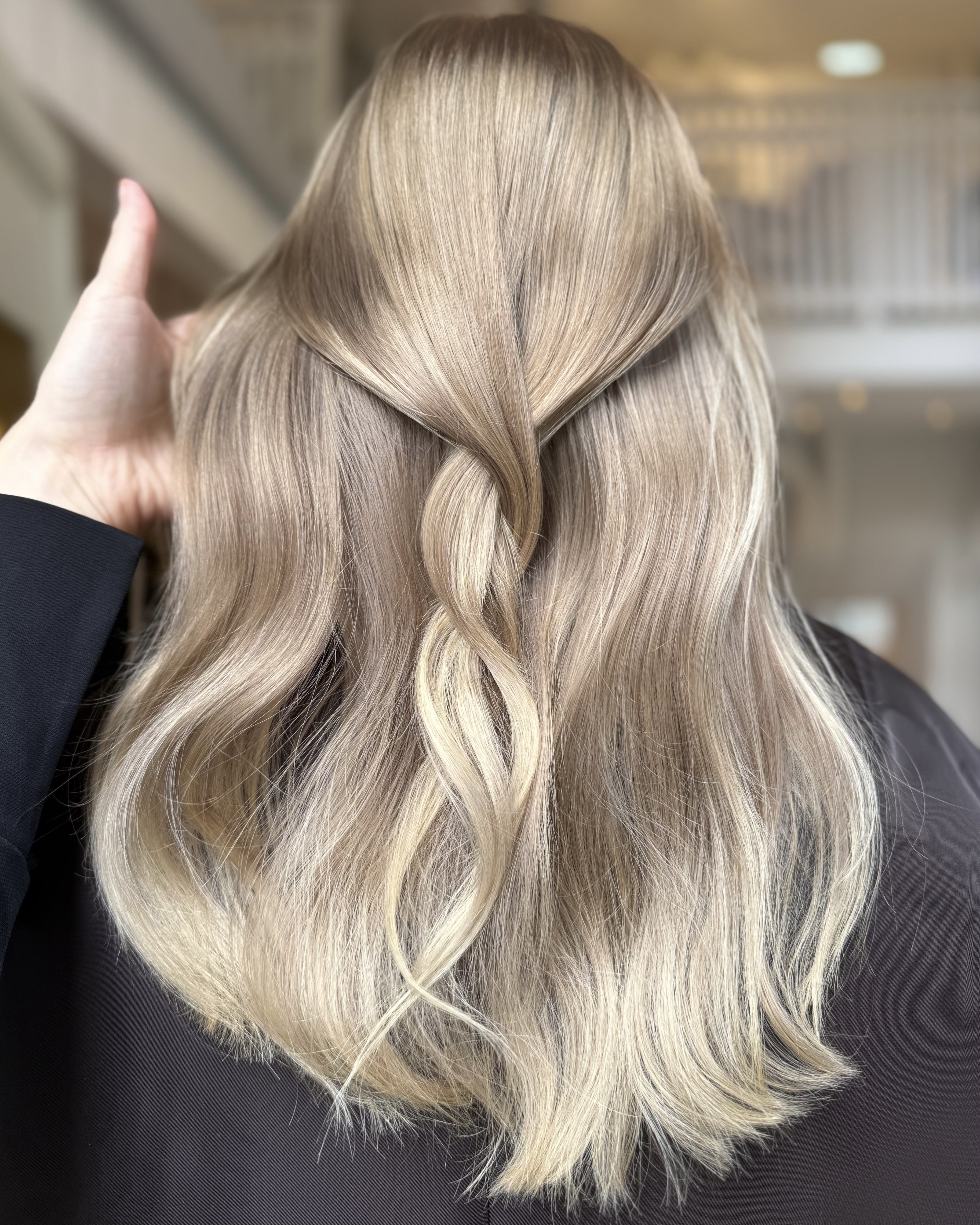 Soft blond slingor