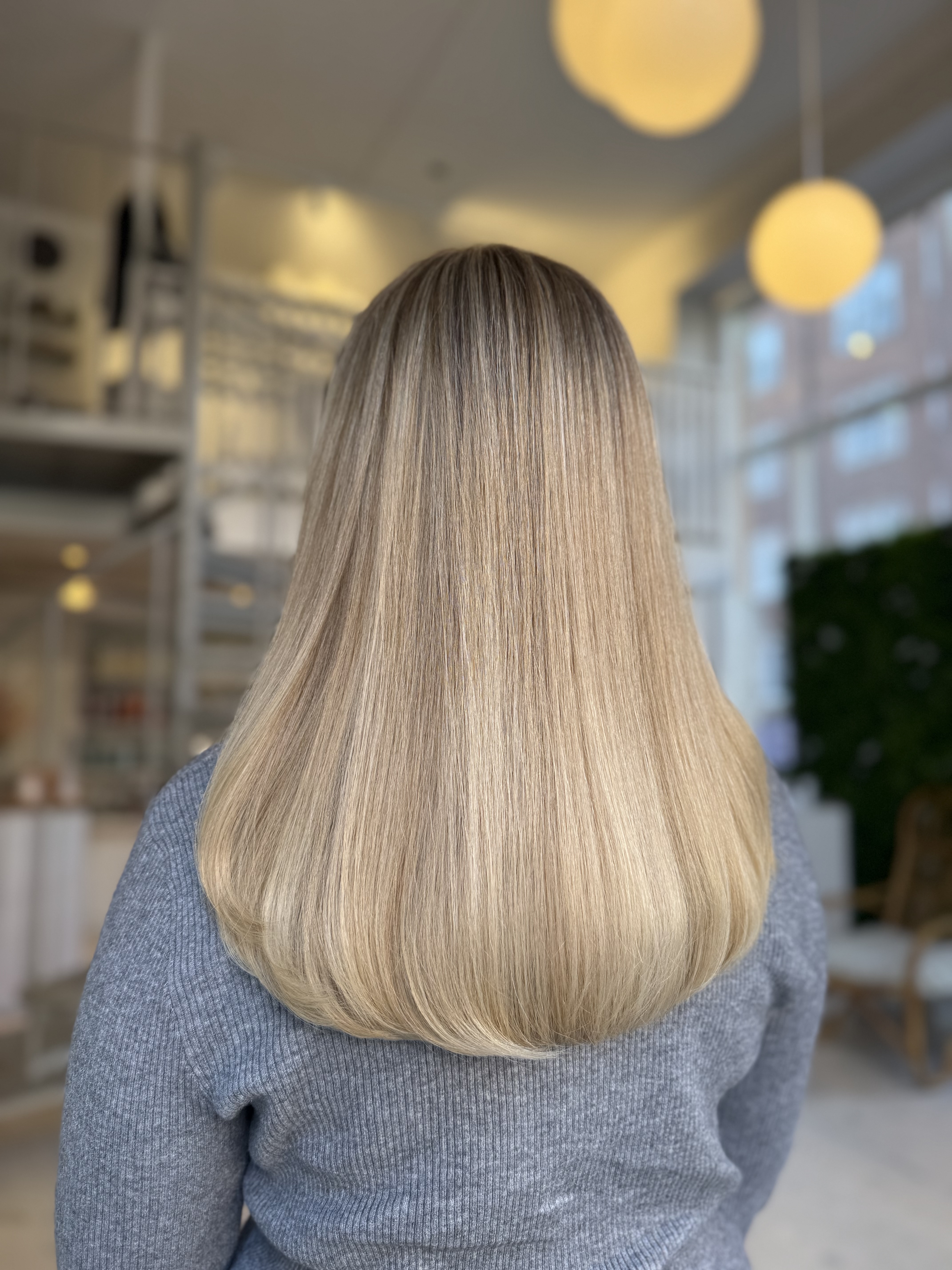Krämig blond hårfärg