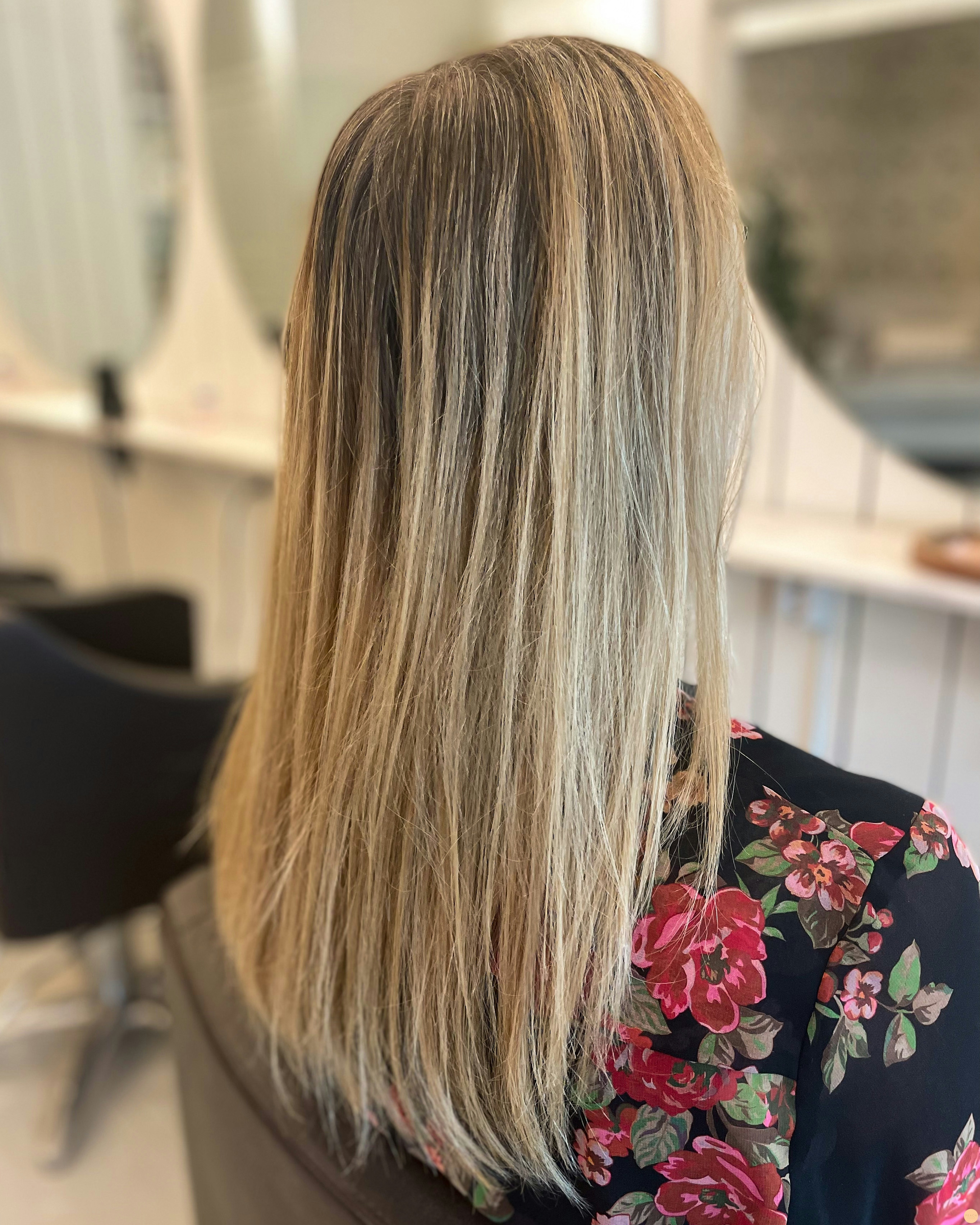 En kall beigeblond hårfärg