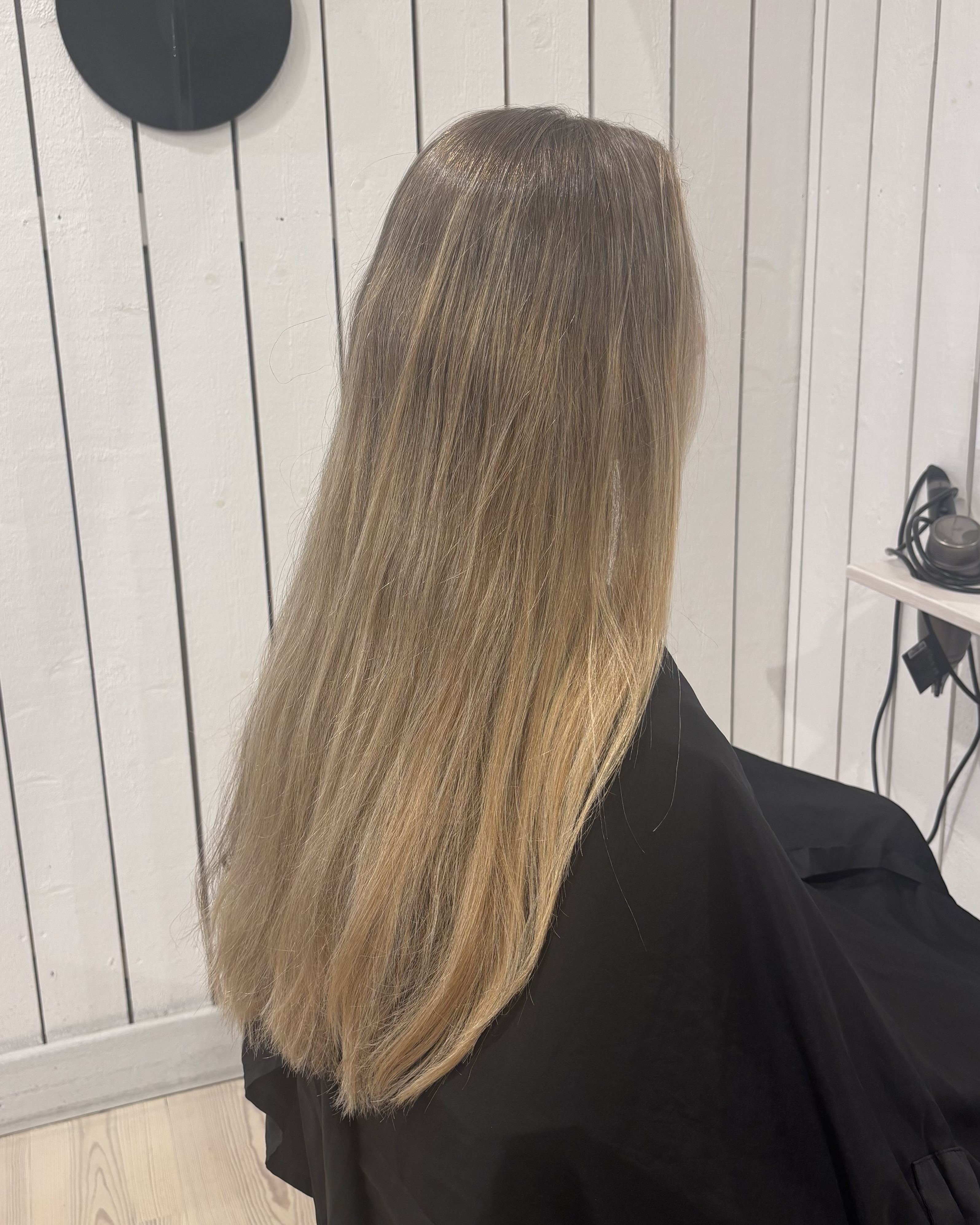 Soft krämig blond hårfärg