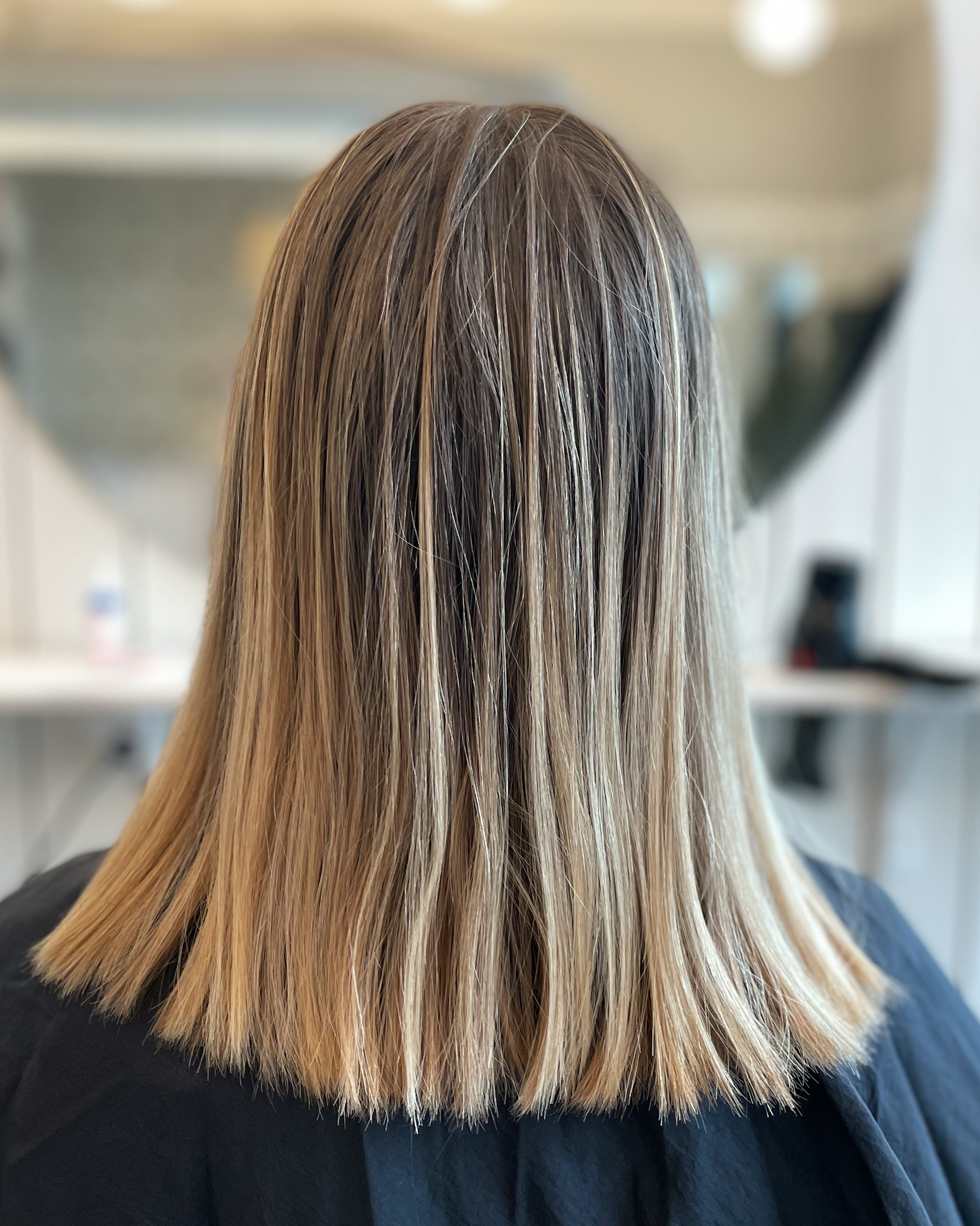 Beige blond hårfärg med babylights