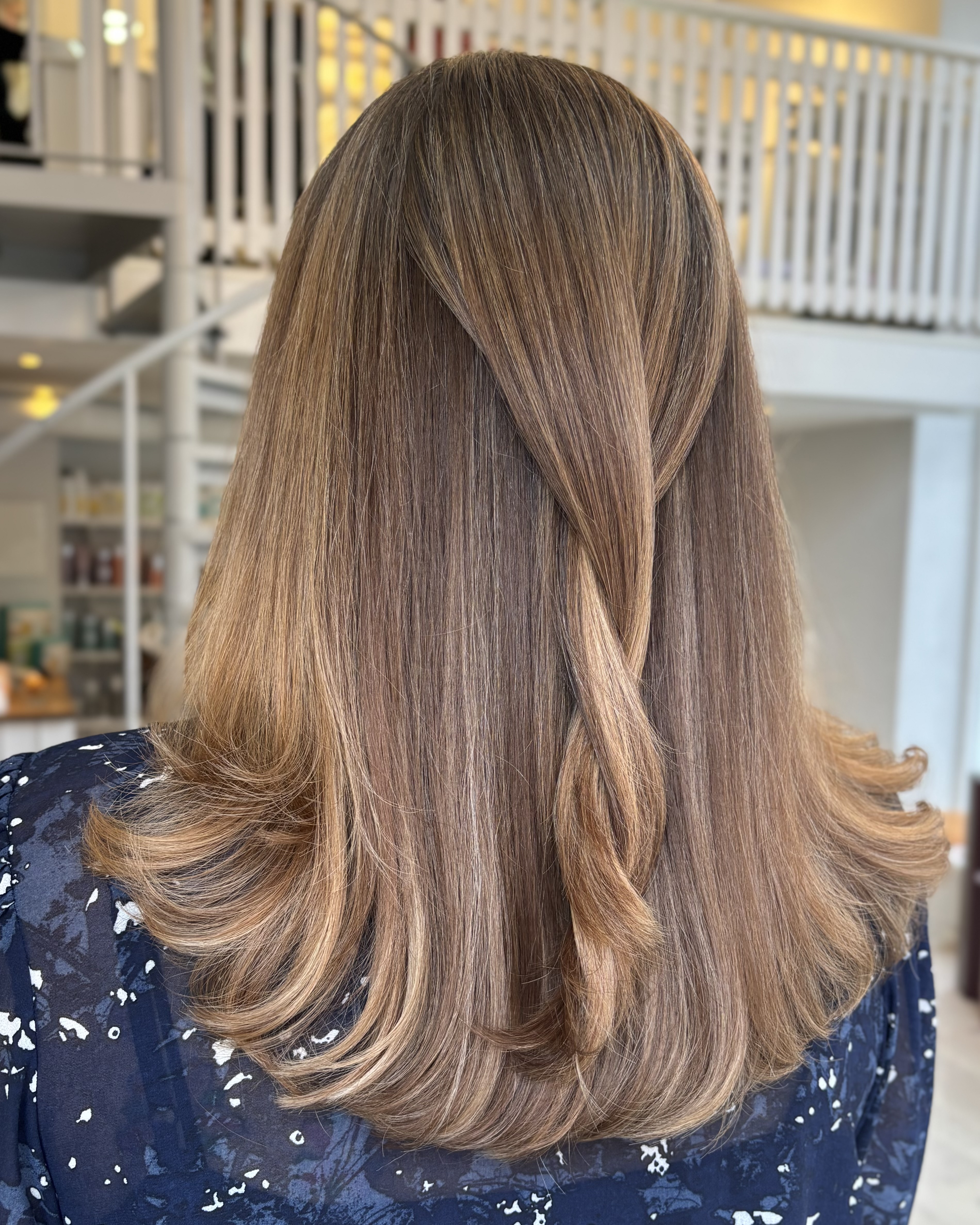 Krämig varm brun färg