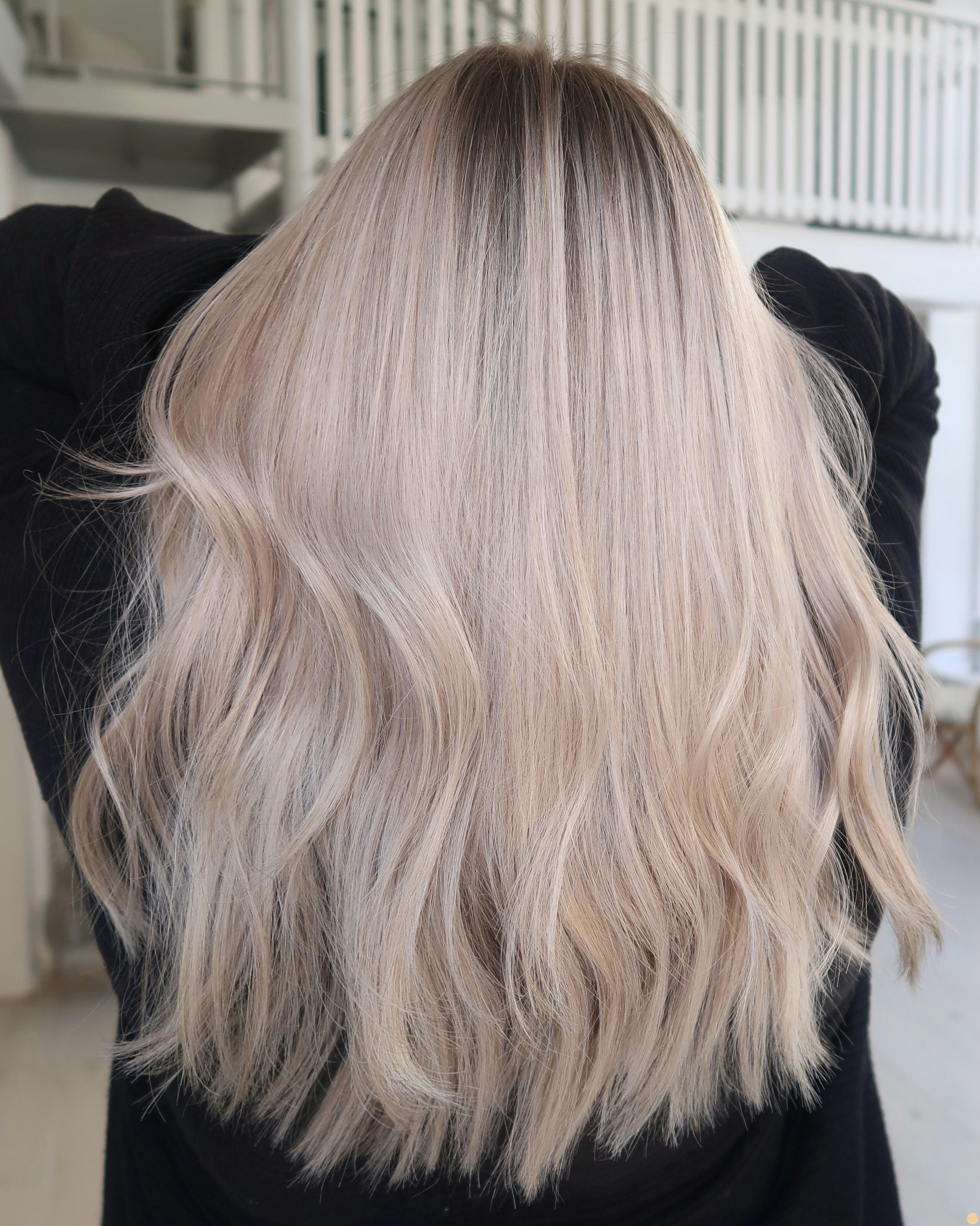 Ljusa slingor med mörkare botten