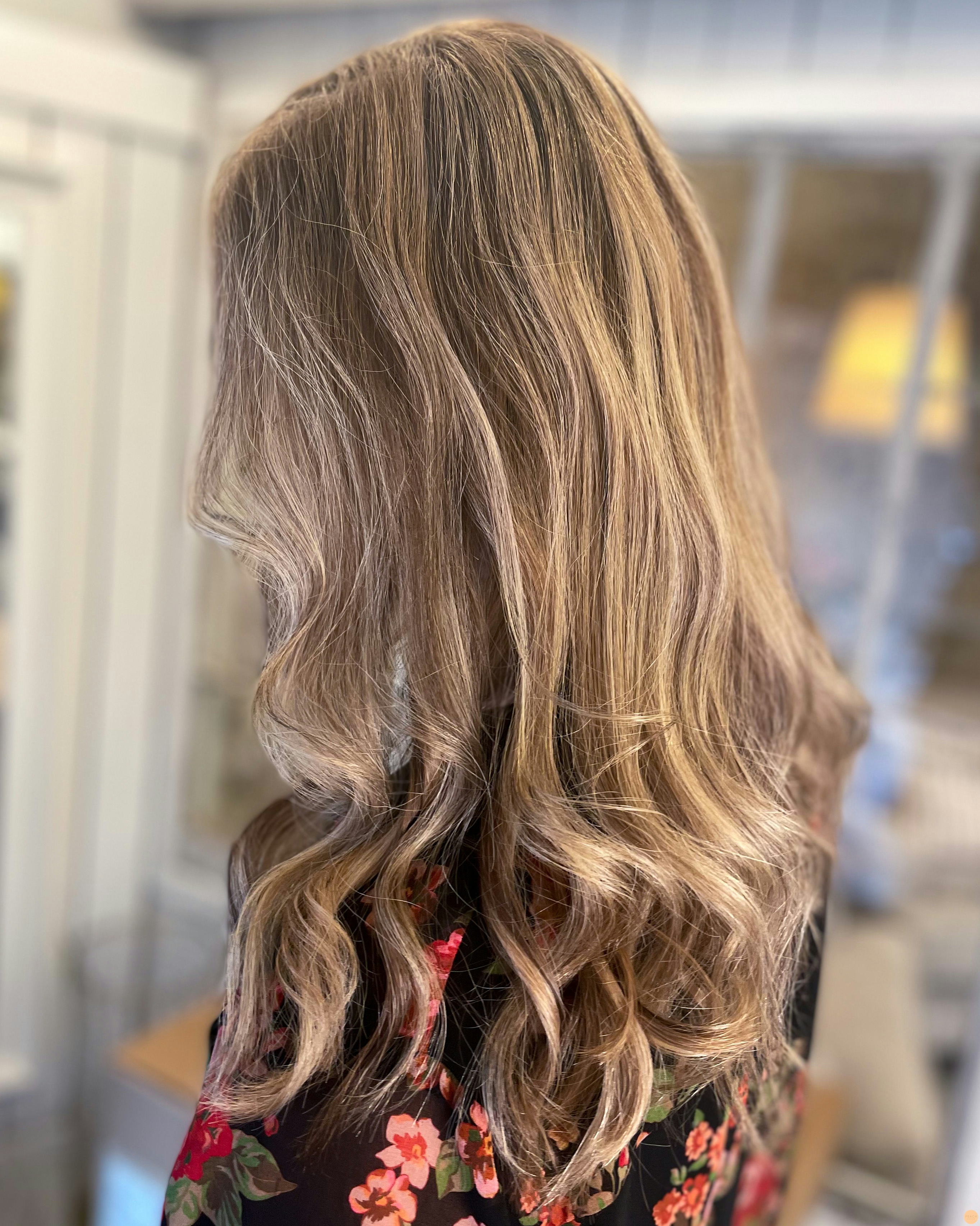 En kall beigeblond hårfärg