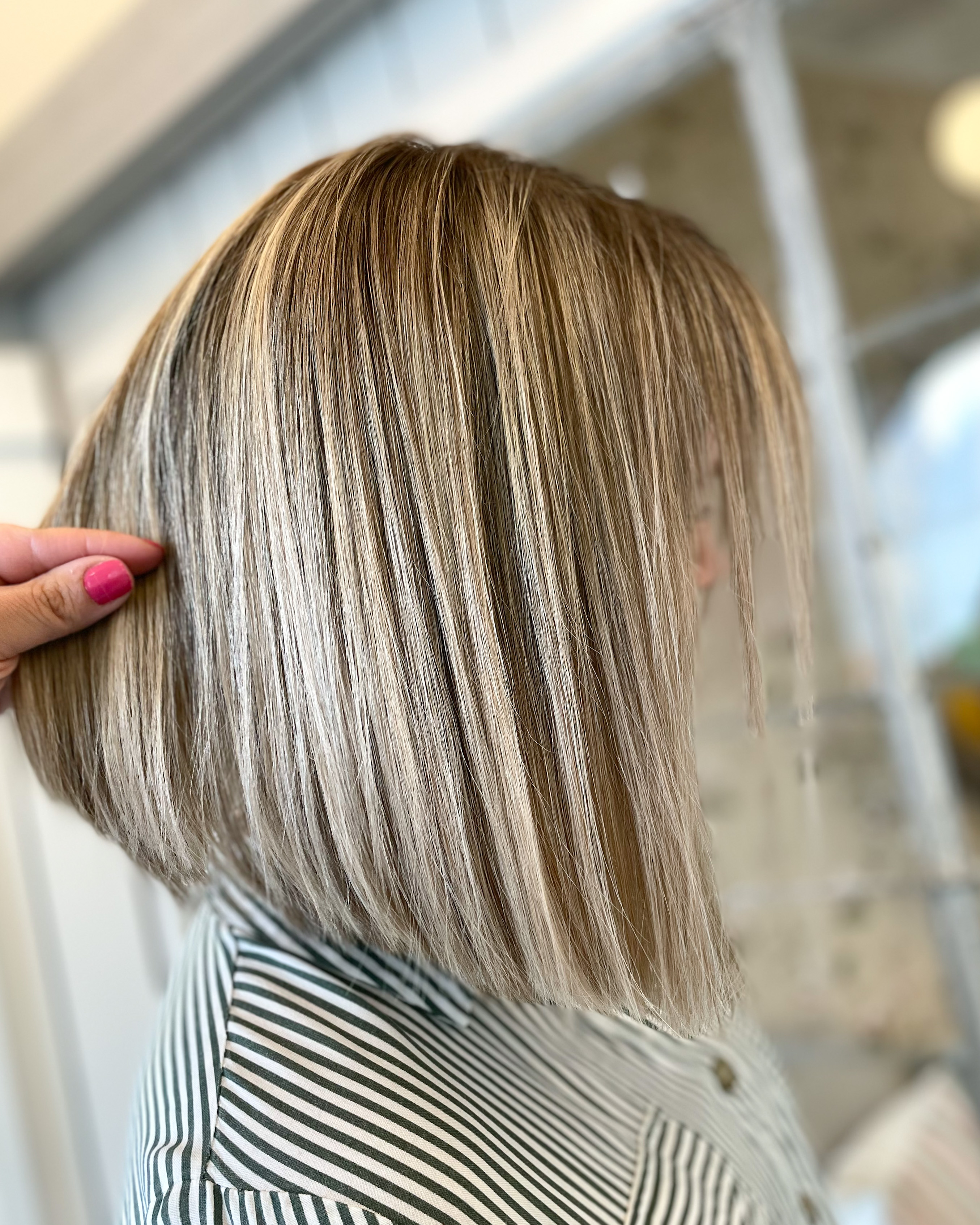 Beige blond hårfärg med babylights