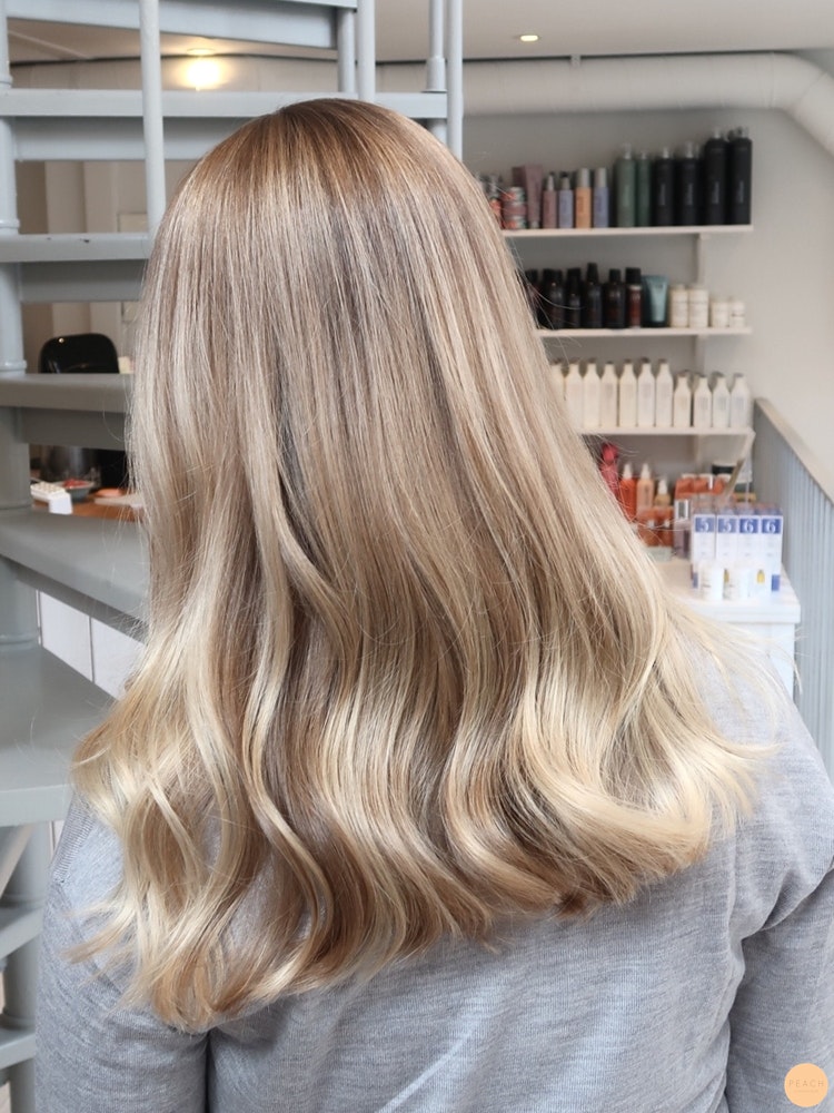 Slingor kall blond