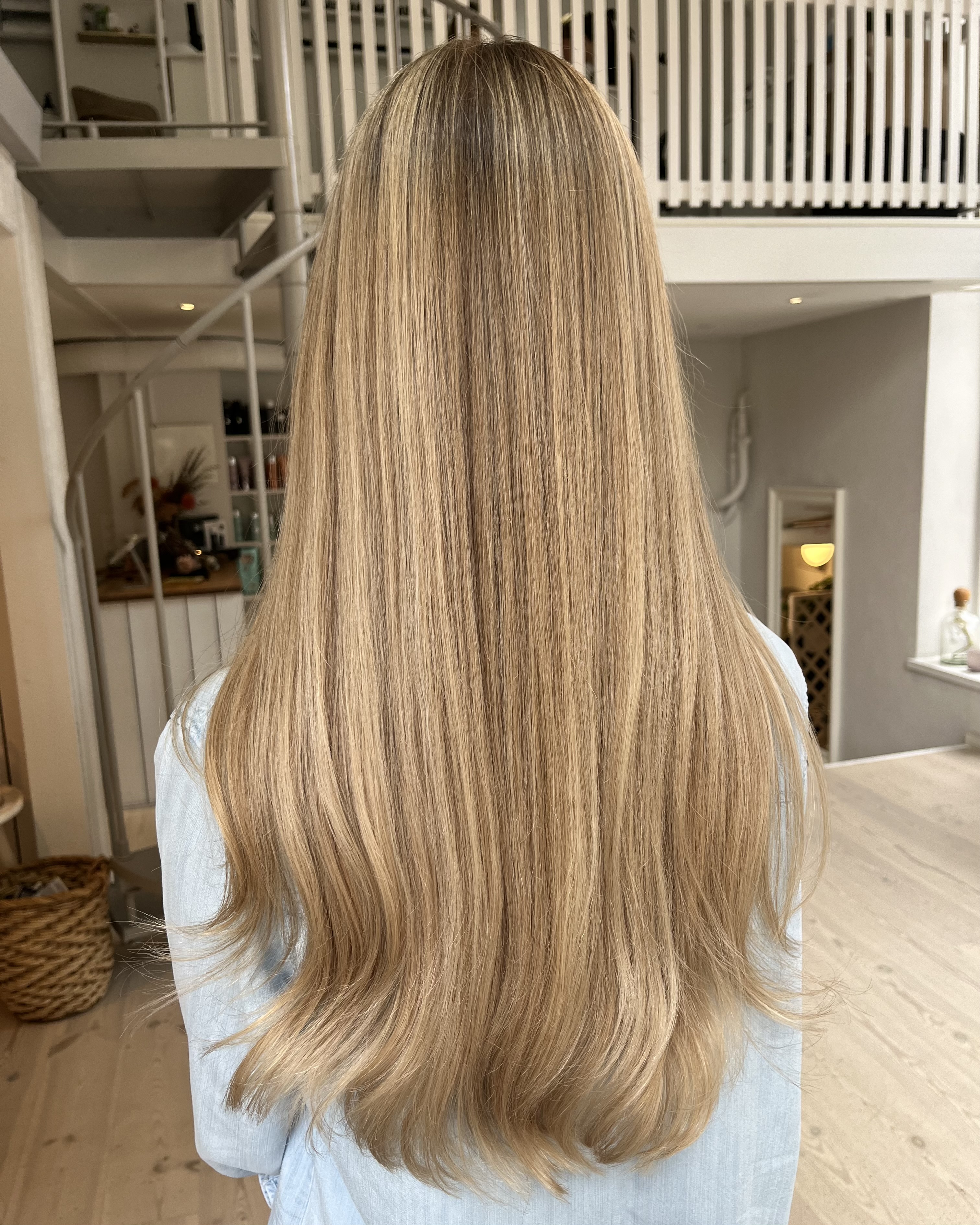 Beige balayage