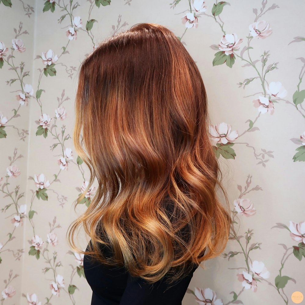 Koppar hårfärg med balayage slingor