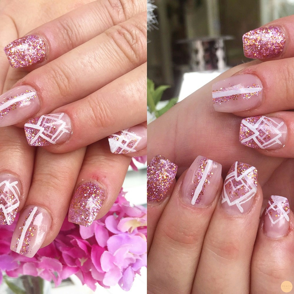 Glittriga naglar med nail art