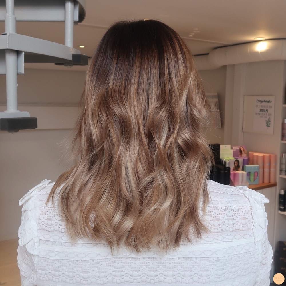 Naturliga extensions i en varm och kall hårfärg