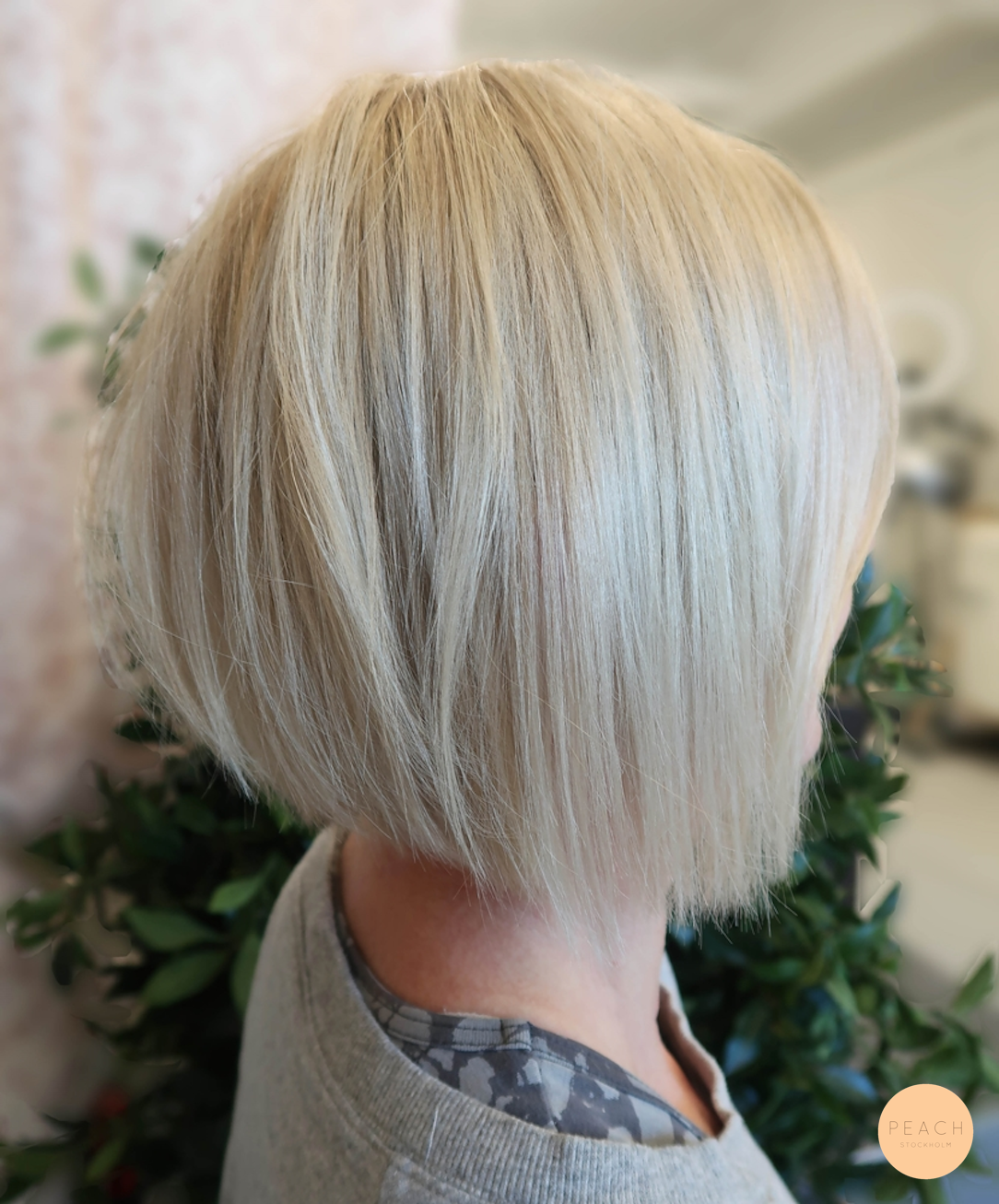 Blond Page Frisyr Med Slingor