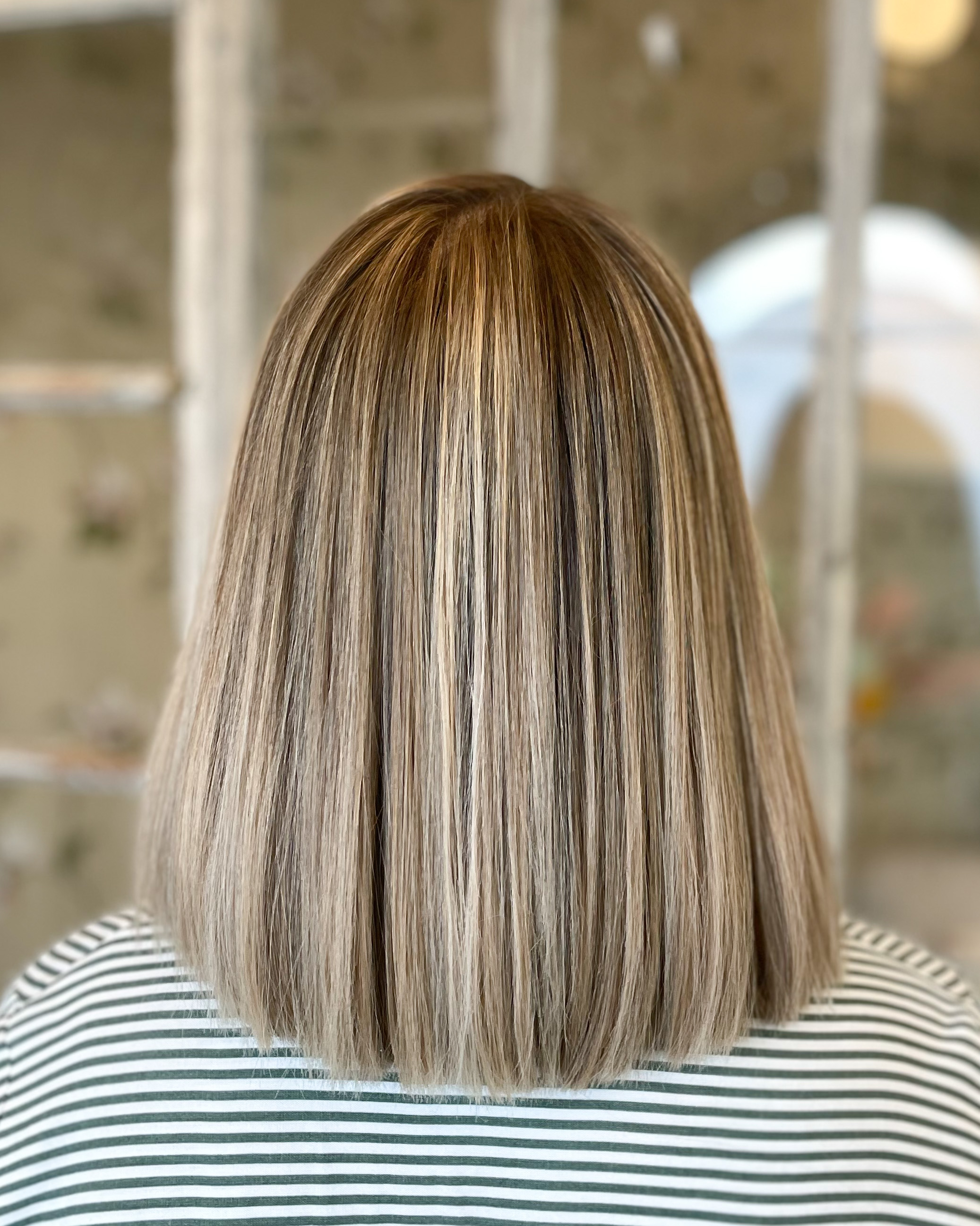 Beige blond hårfärg med babylights