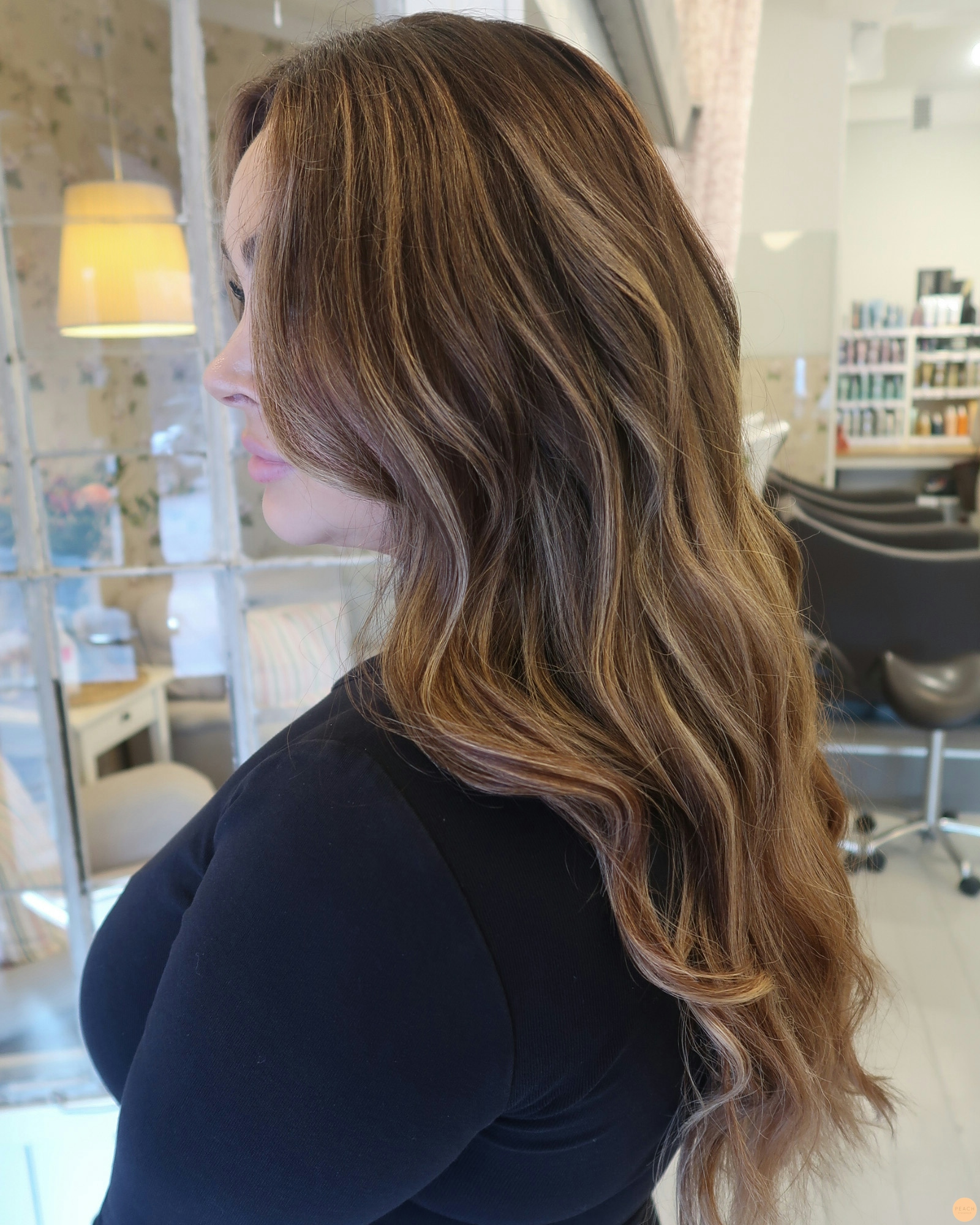 Ett långt och tjockt hår med Balayageslingor!