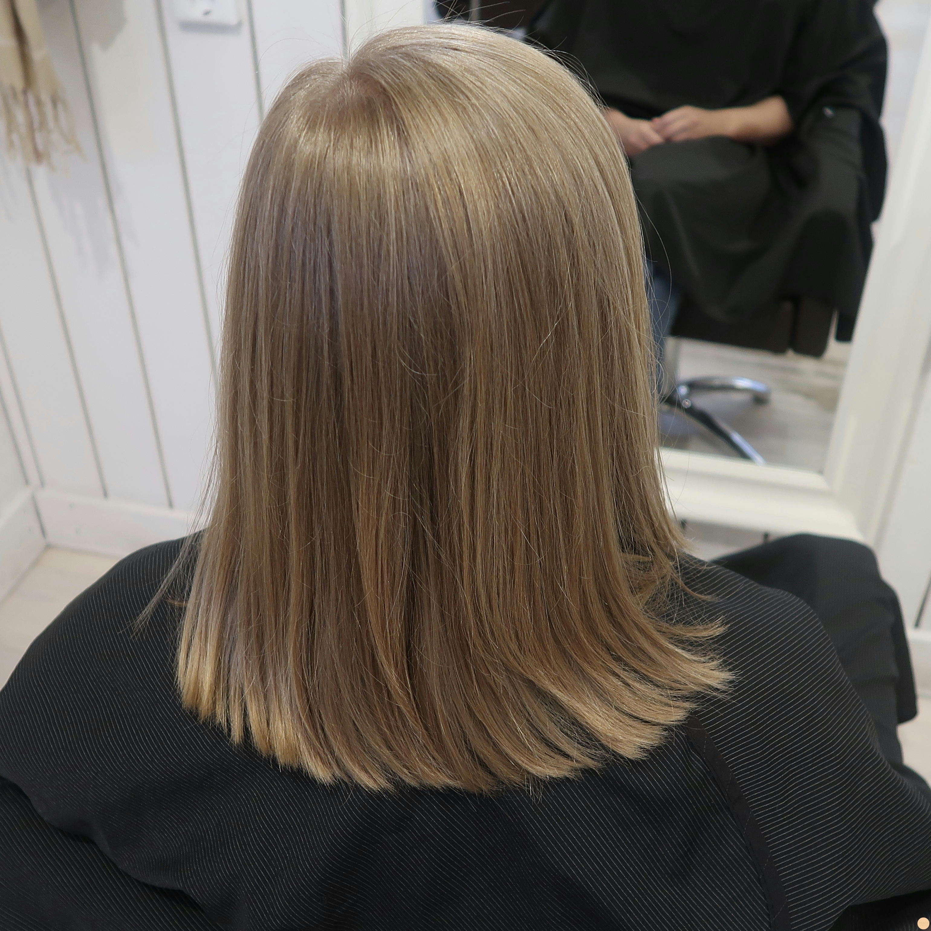 Peach blond hårfärg