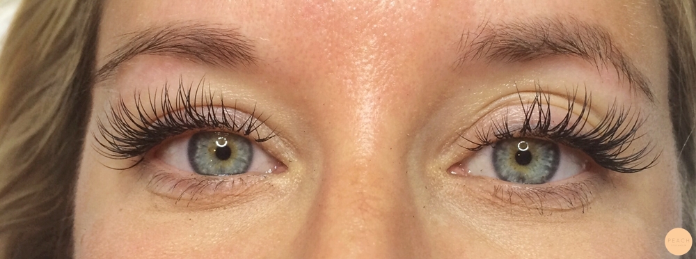 Somriga fransar med fransförlängning