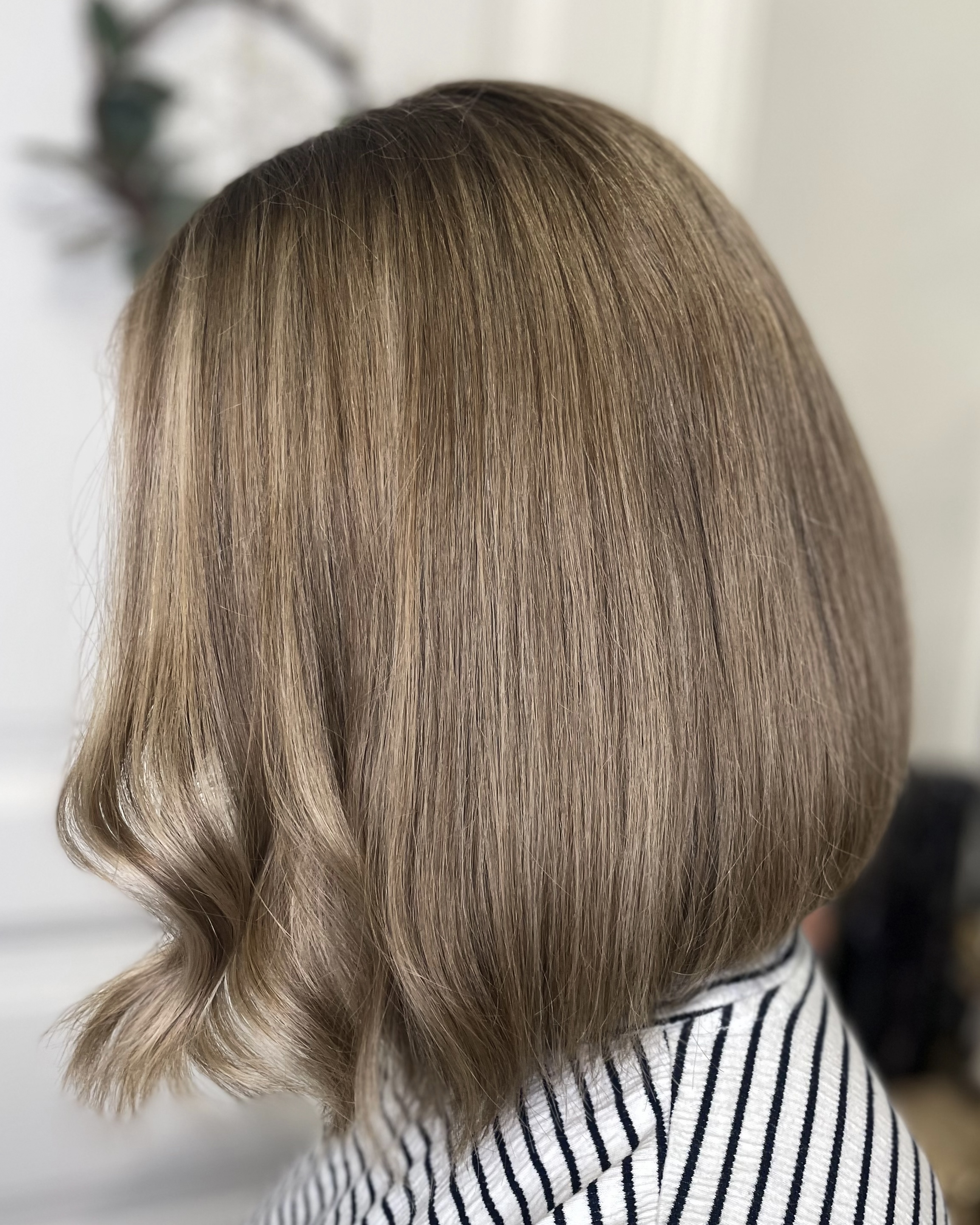 Från ett ofärgat hår till en beige färg