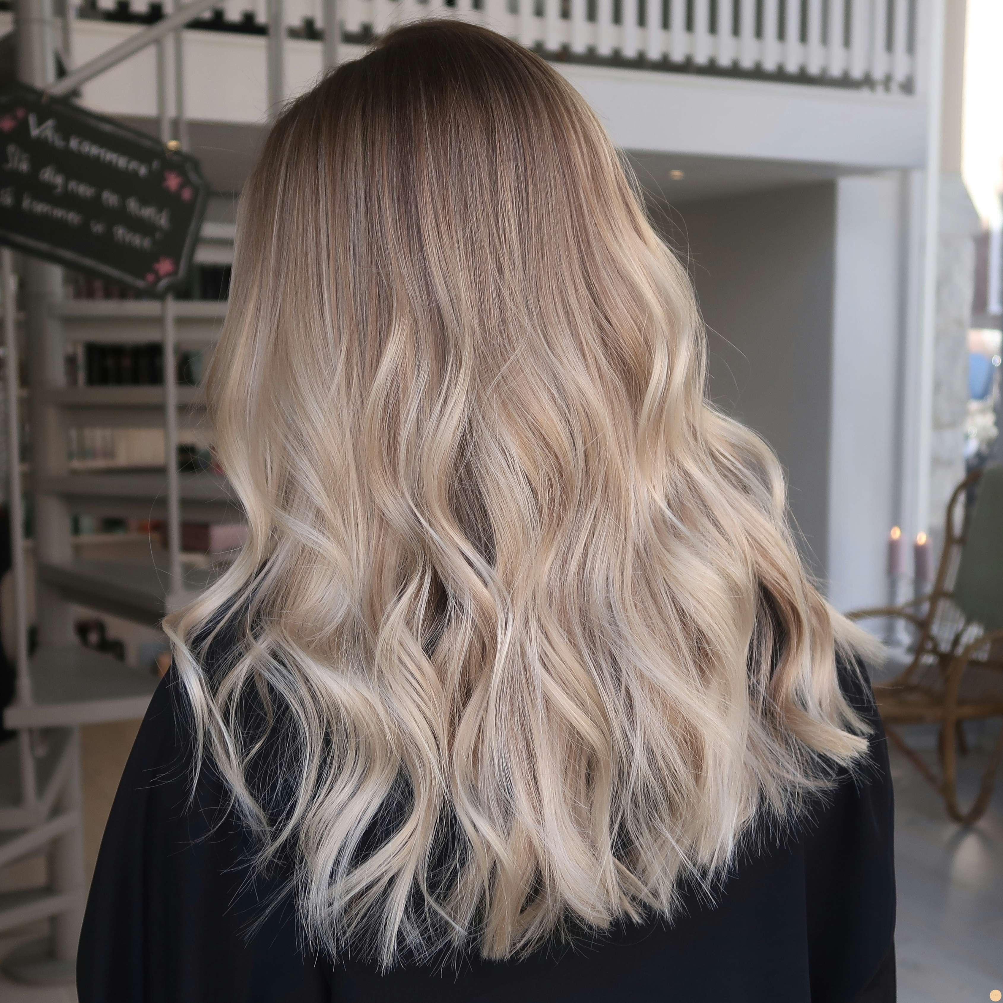 Klar blond balayage