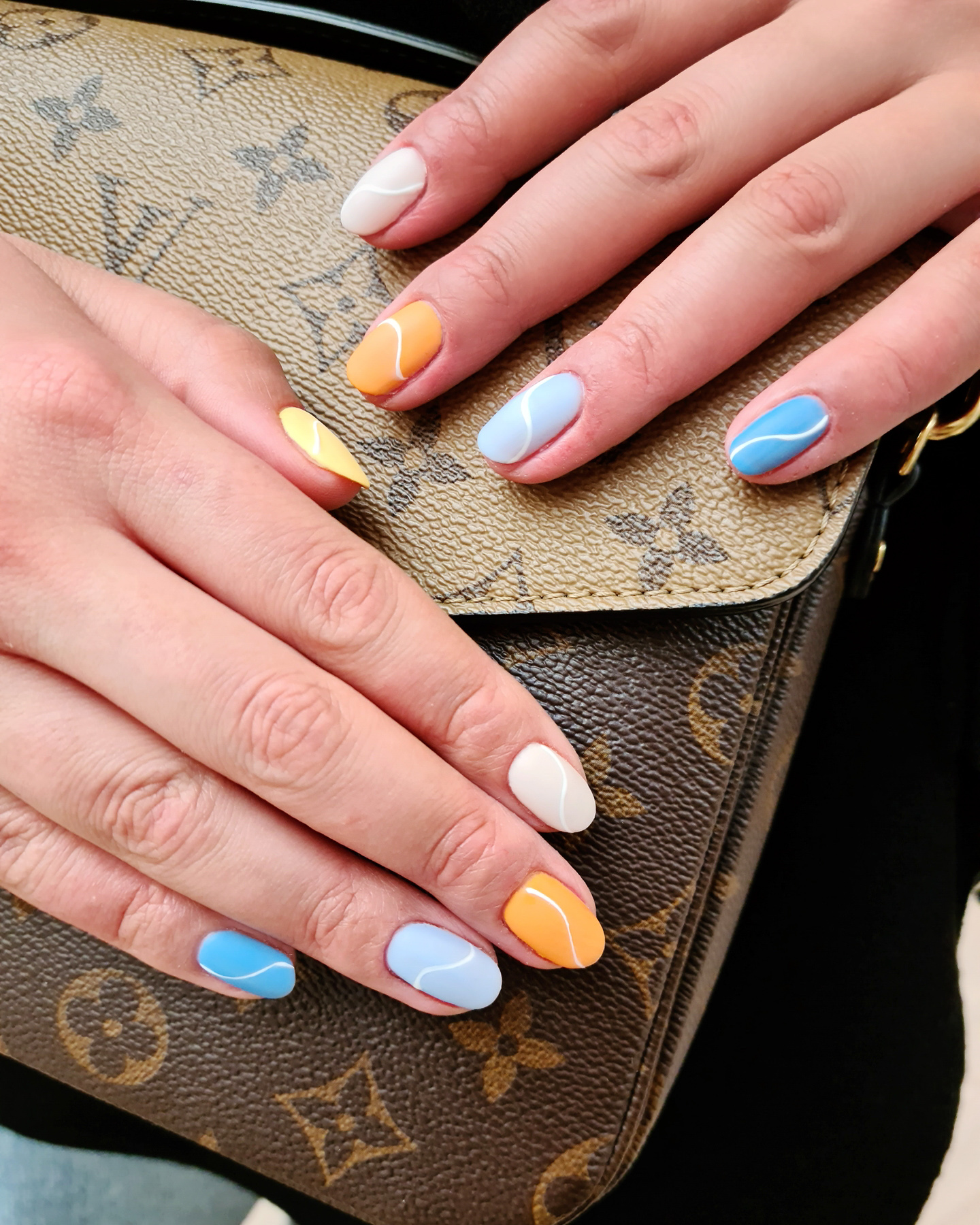 Stilren nagel design 🧡💙💛