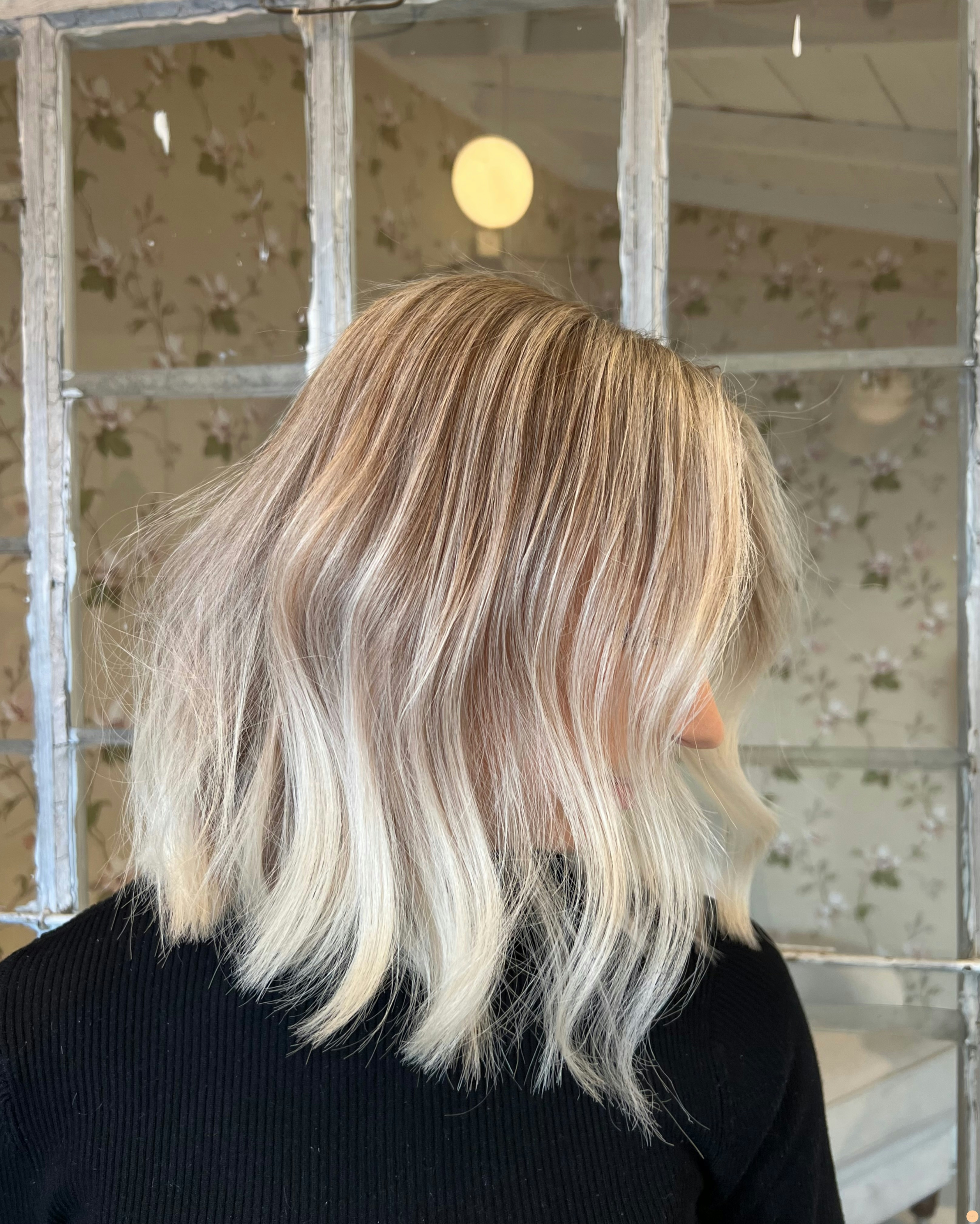 Reverse blonde balayage 🌟