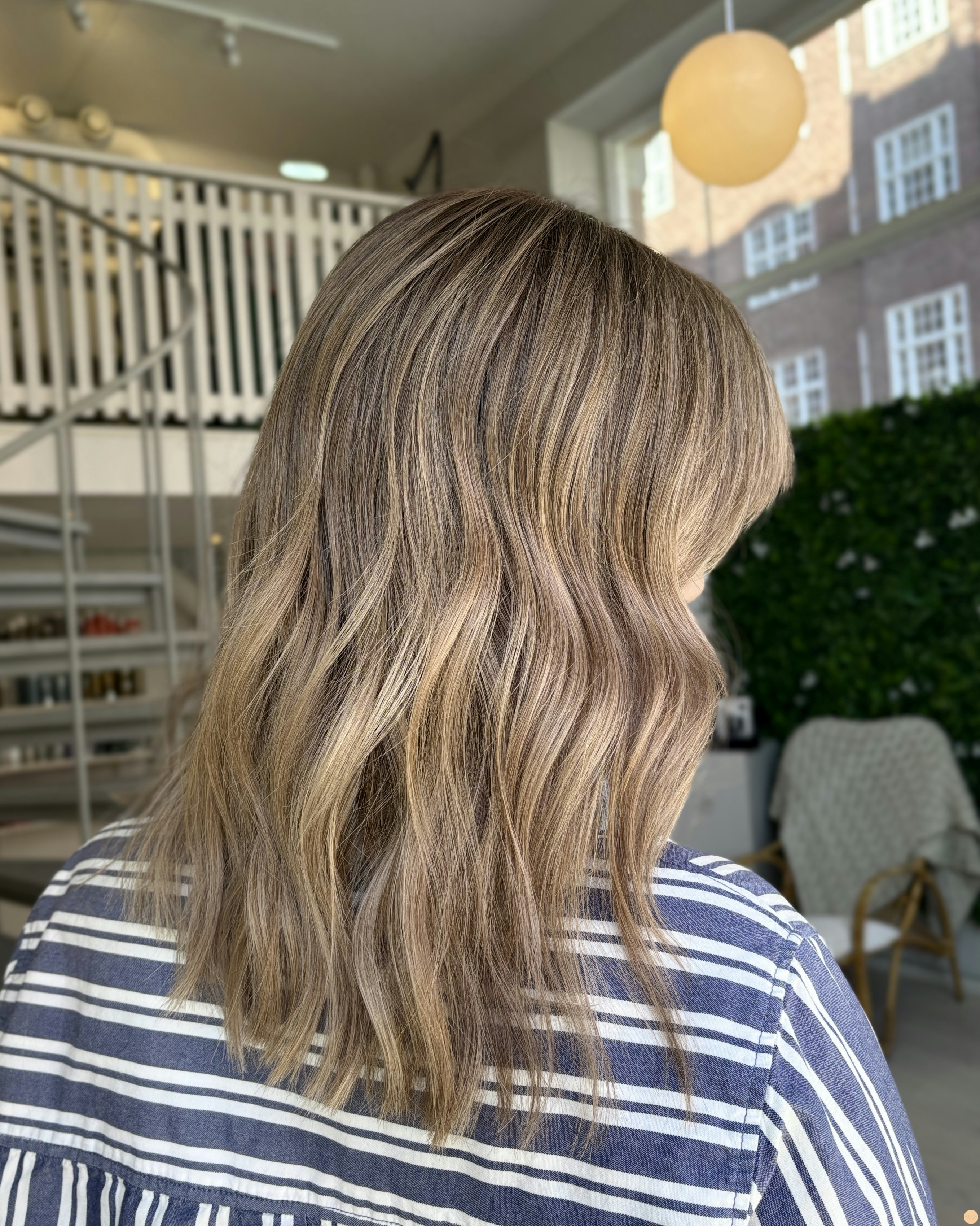 Beige blond hårfärg