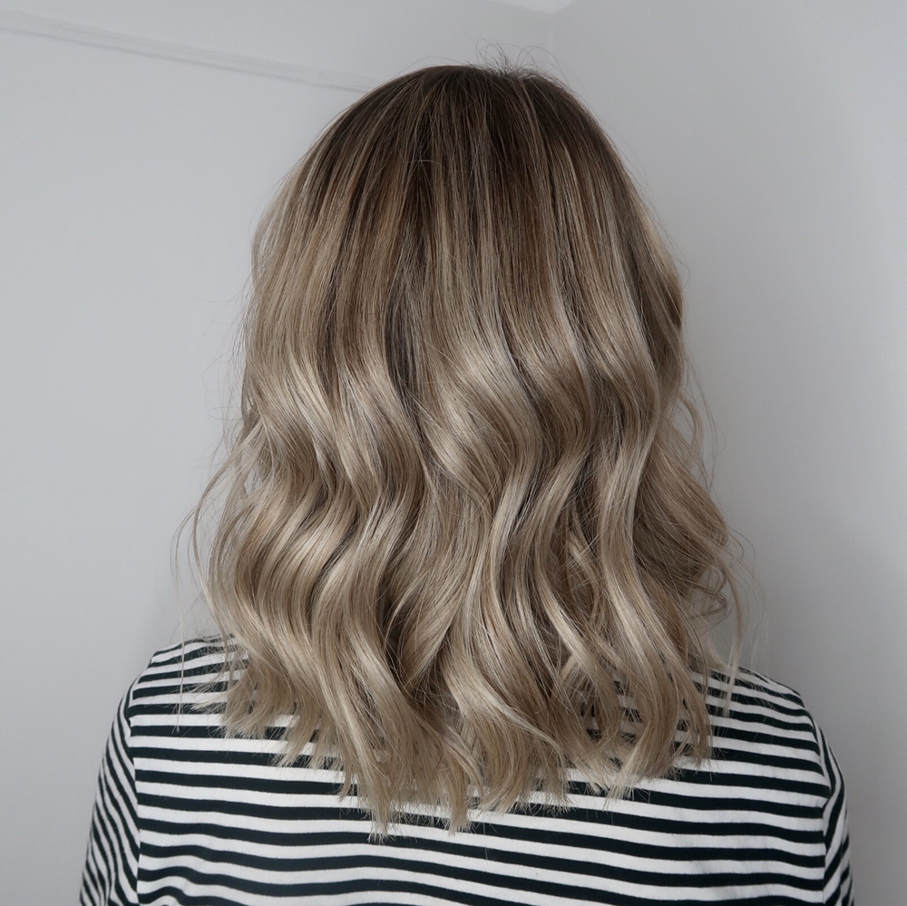 Kall blond balayage