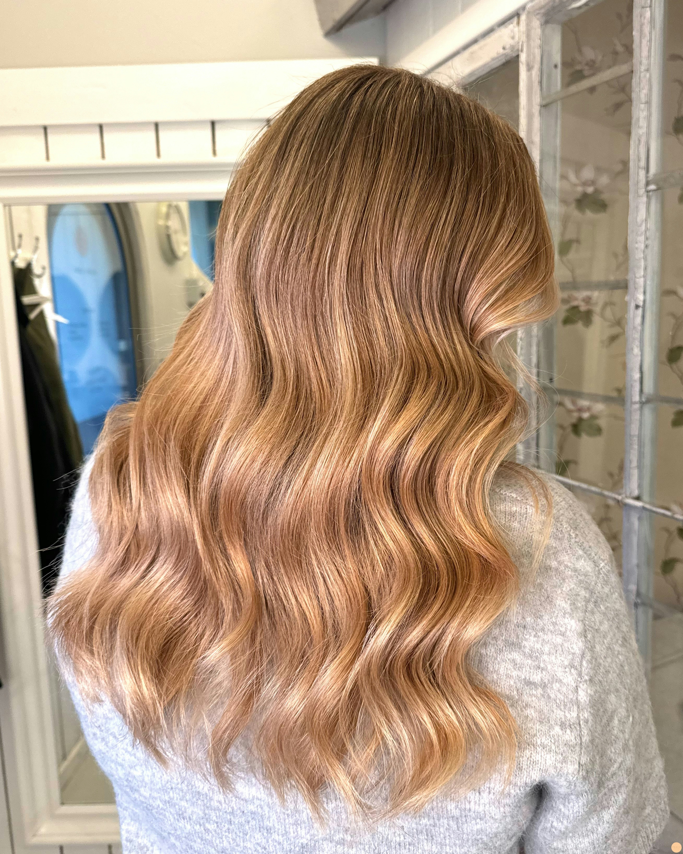 Varm blond hårfärg