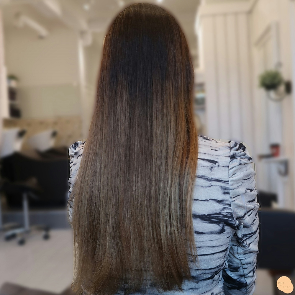 Kopparblond rosé hårfärg med mörkbrun toning i botten