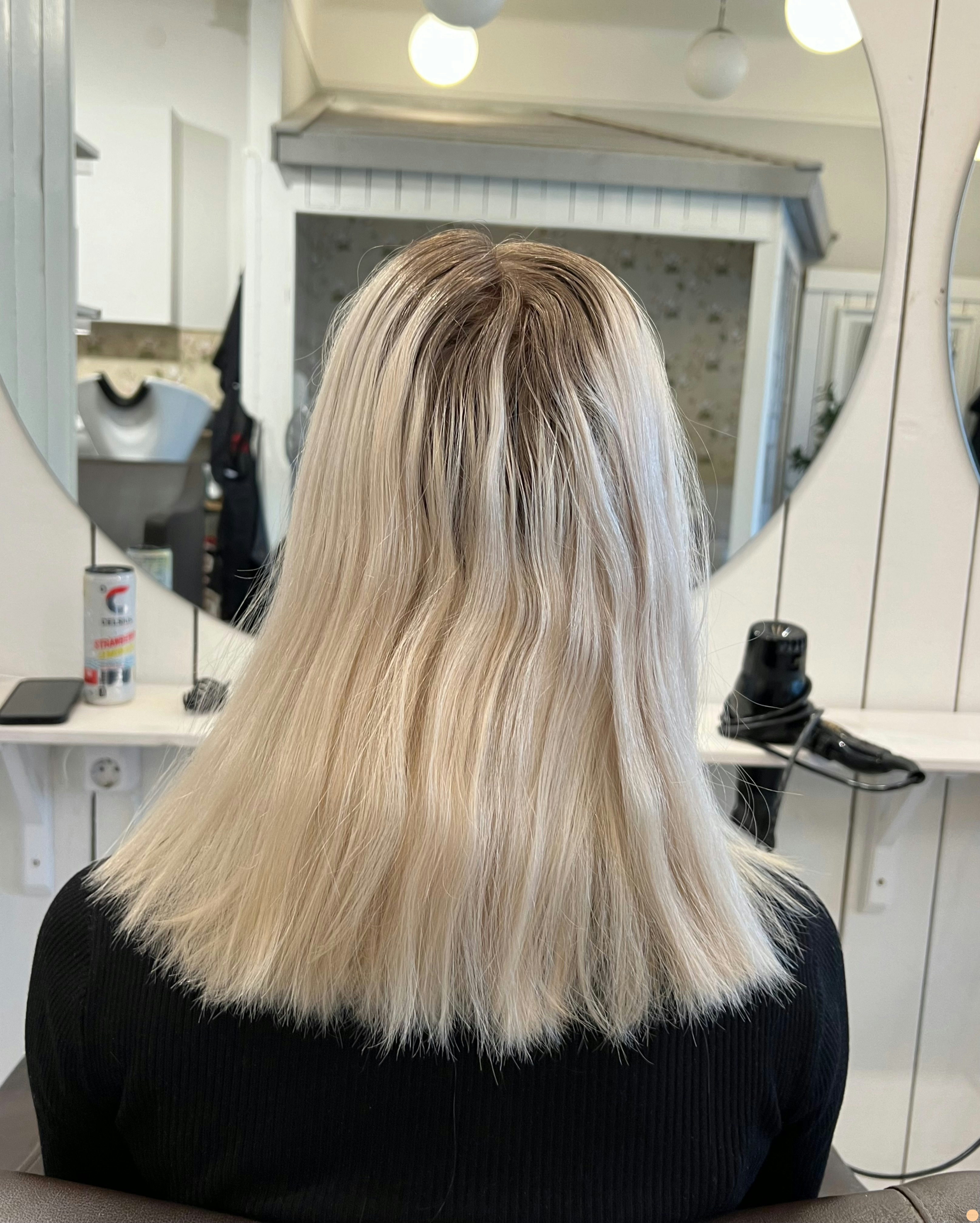 Reverse blonde balayage 🌟