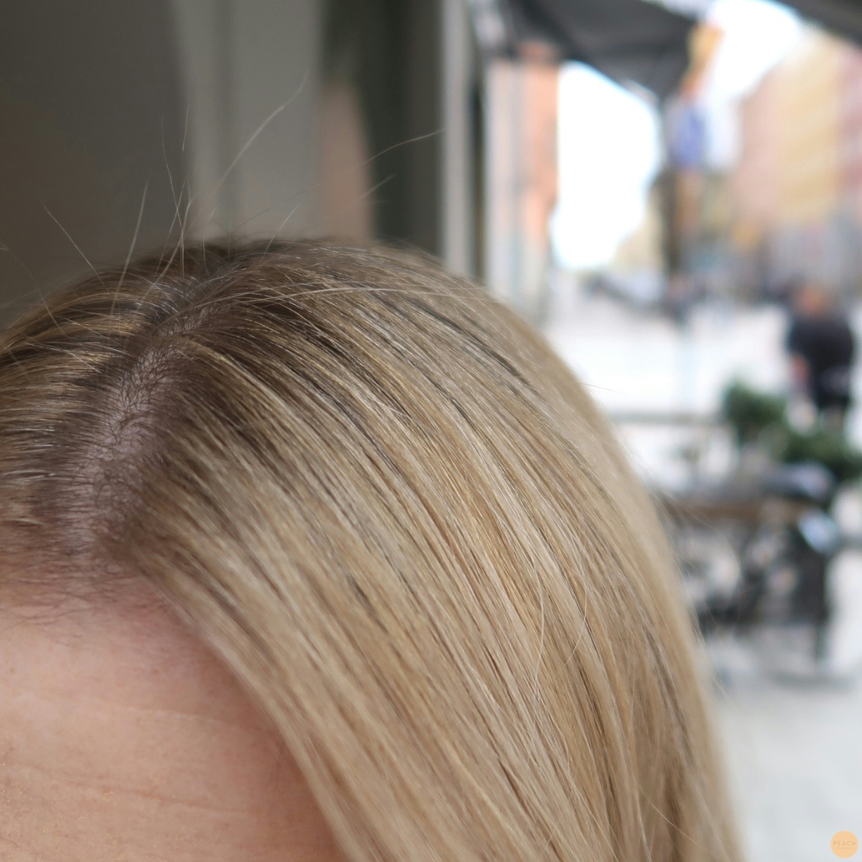 Makeover med många ljusa och mörka slingor