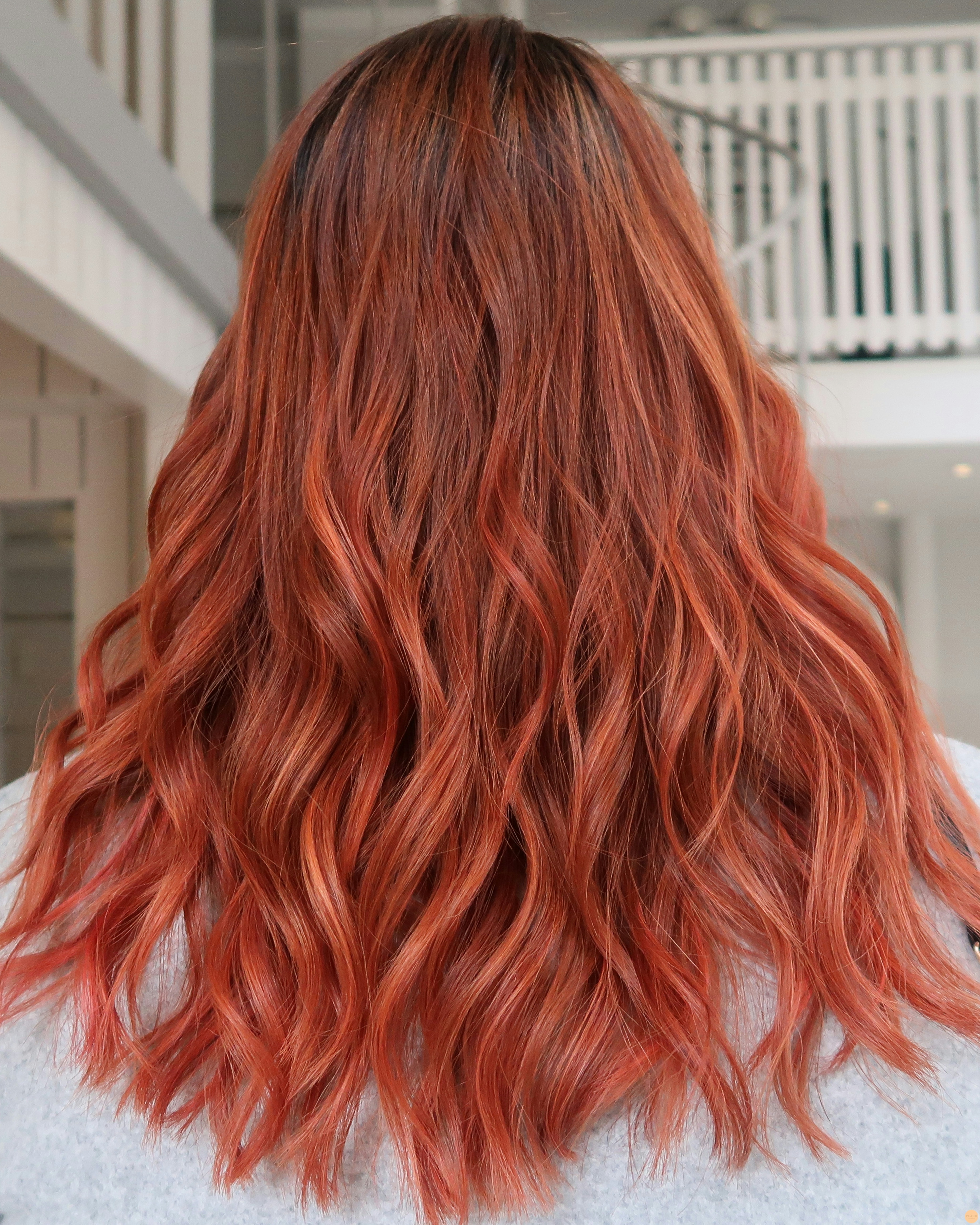 Kopparröd med djup i botten