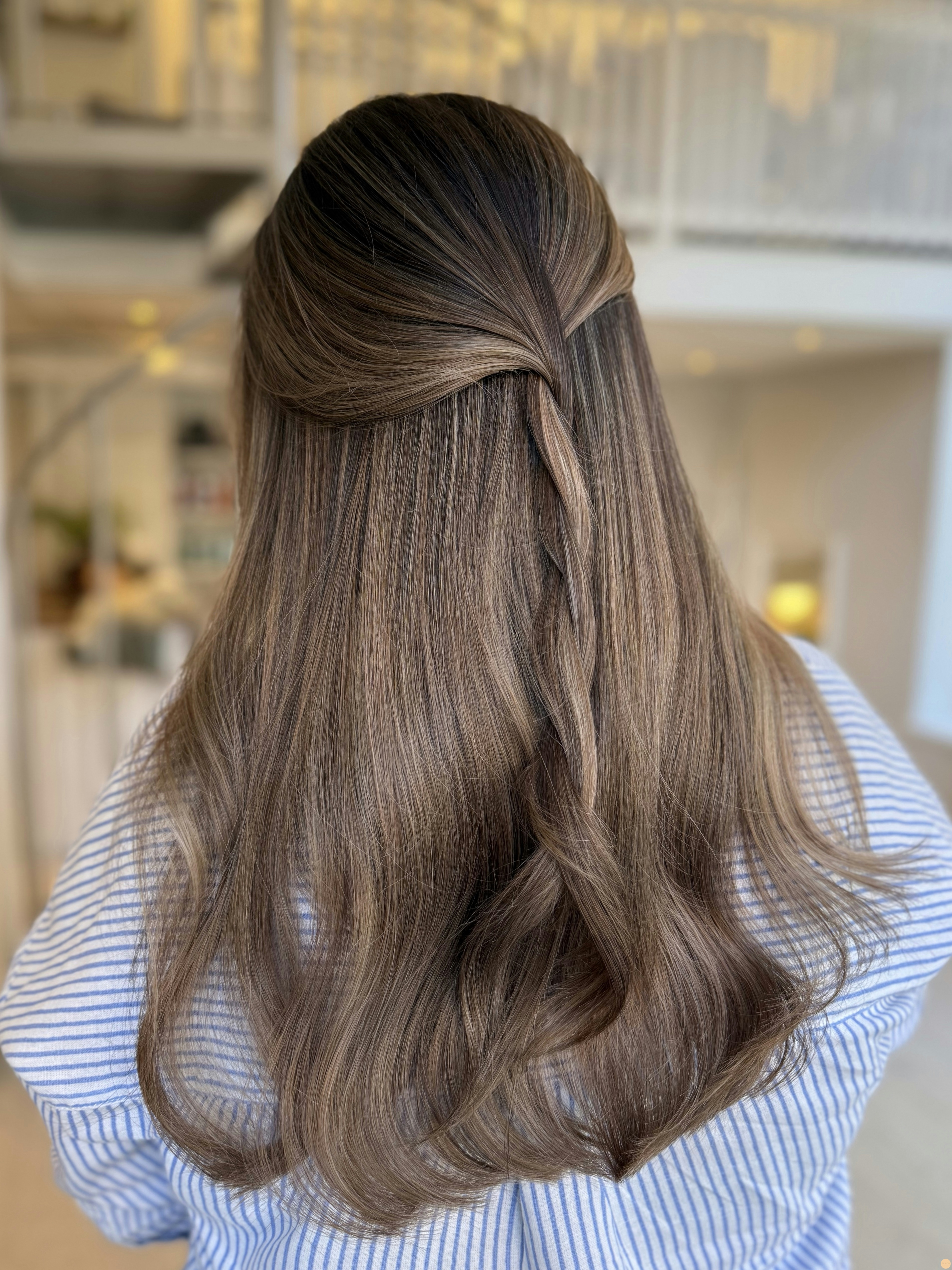 Mjuk balayage brun ljusa slingor