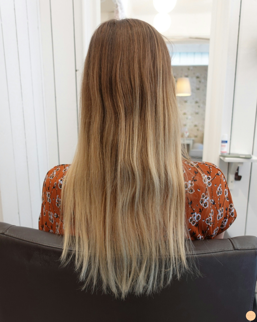 Guldblond hårfärg med slingor