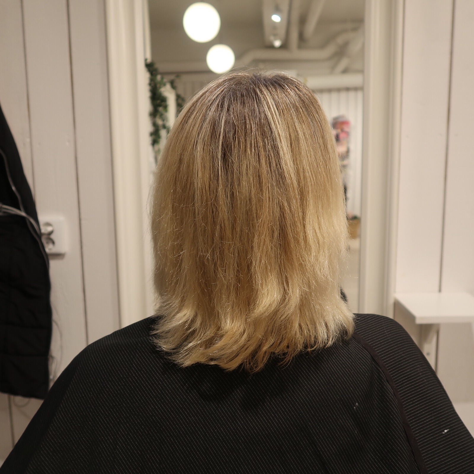 Blond vitt hår