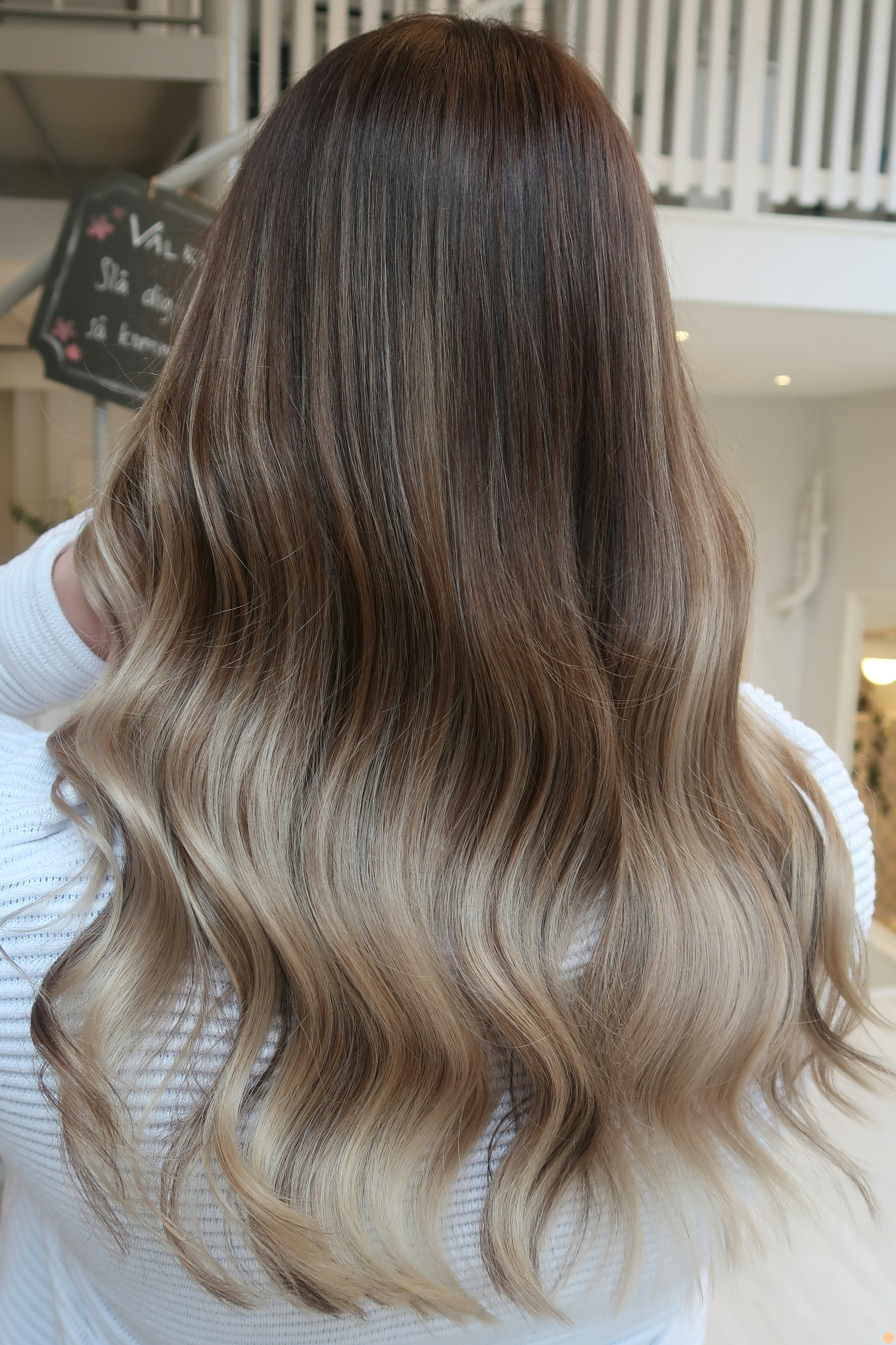 Kall balayage på mörkt hår