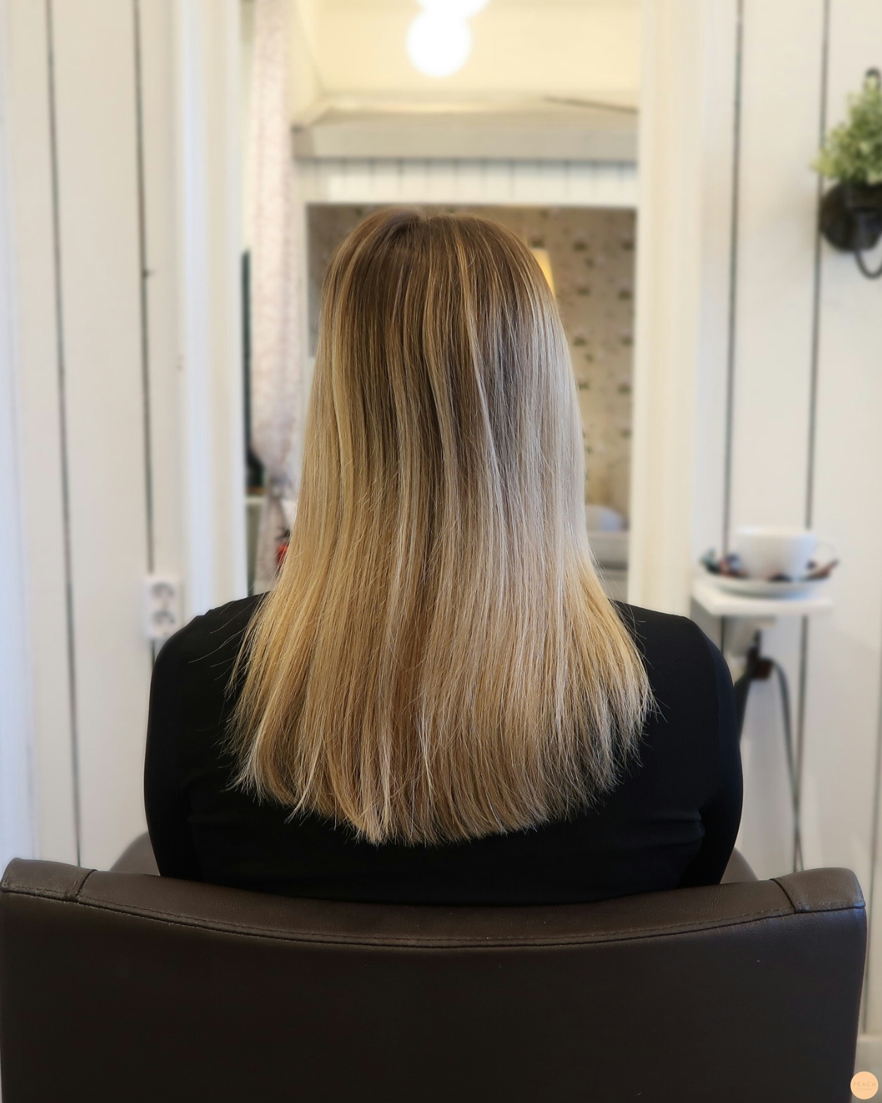 Beige blond hårfärg med babylights