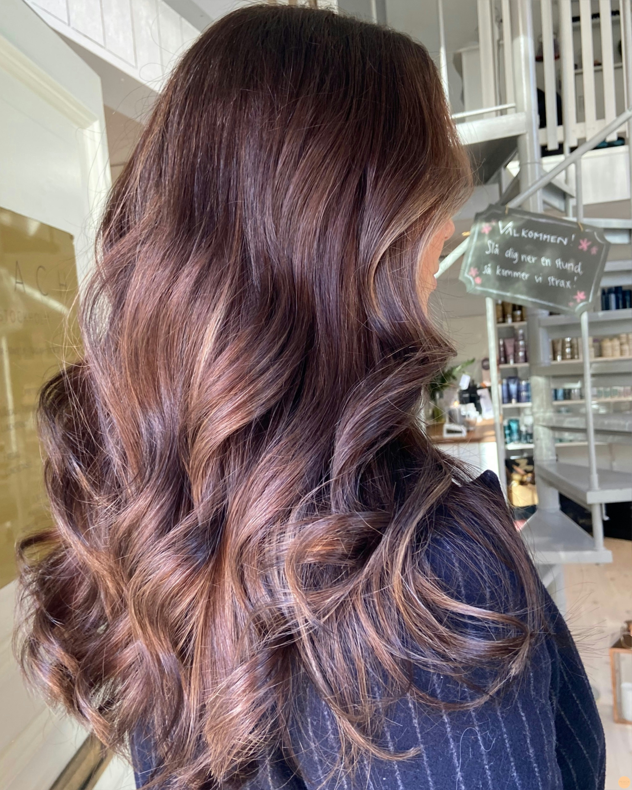 Brunt hår med ljusa slingor