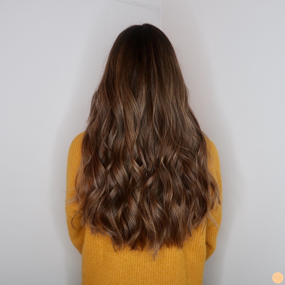 Brun hårfärg med slingor i olika nyanser