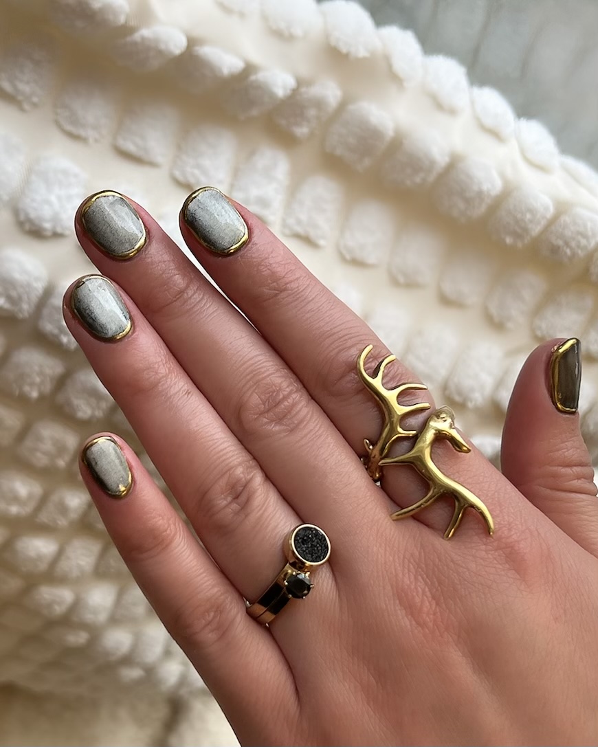 Golden frame nails 💛