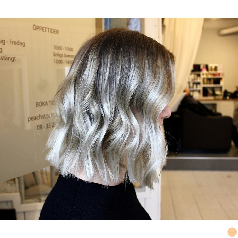 Askig blond hårfärg med Ombre och Blunt Lob