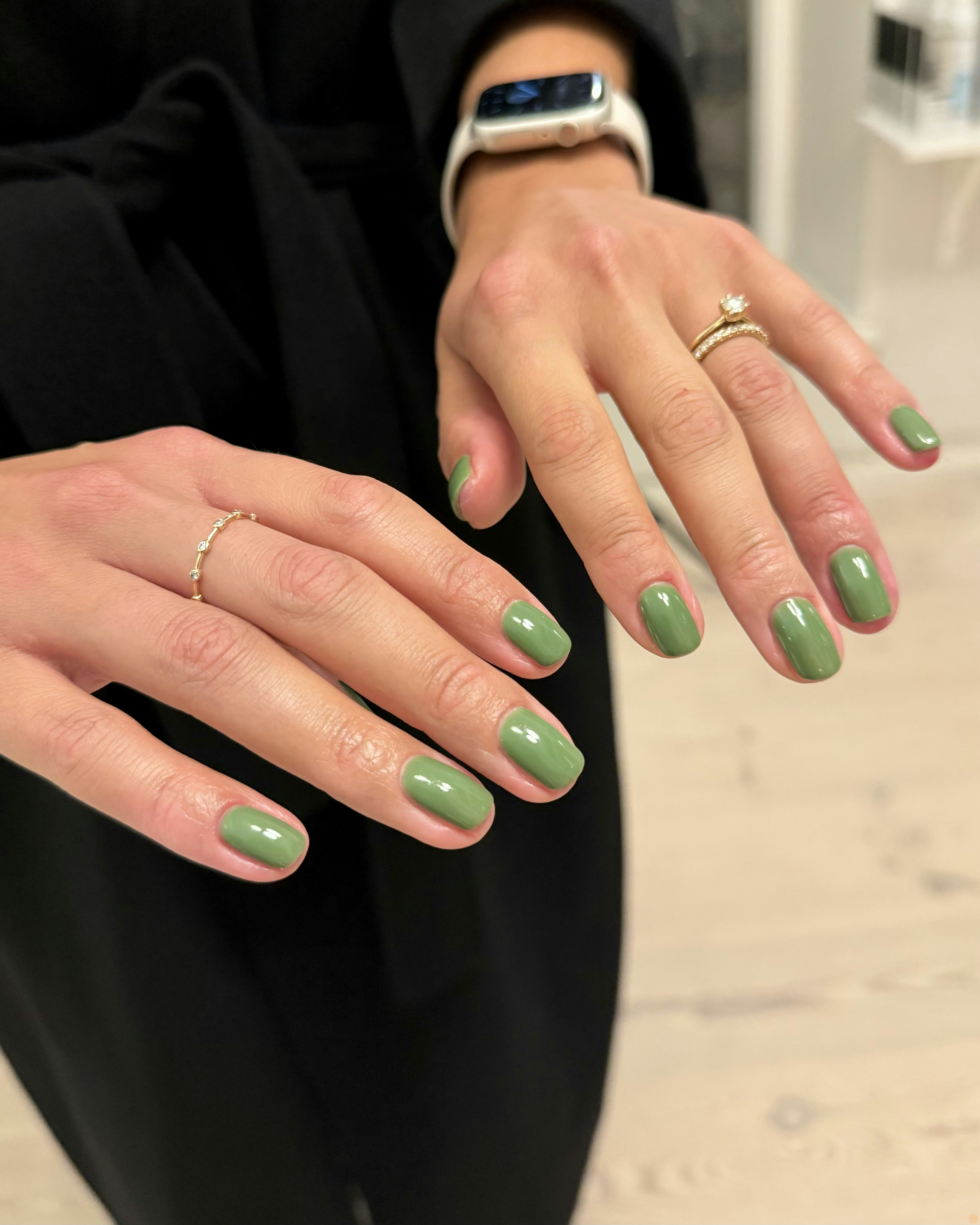 Olivgröna gellack naglar stockholm