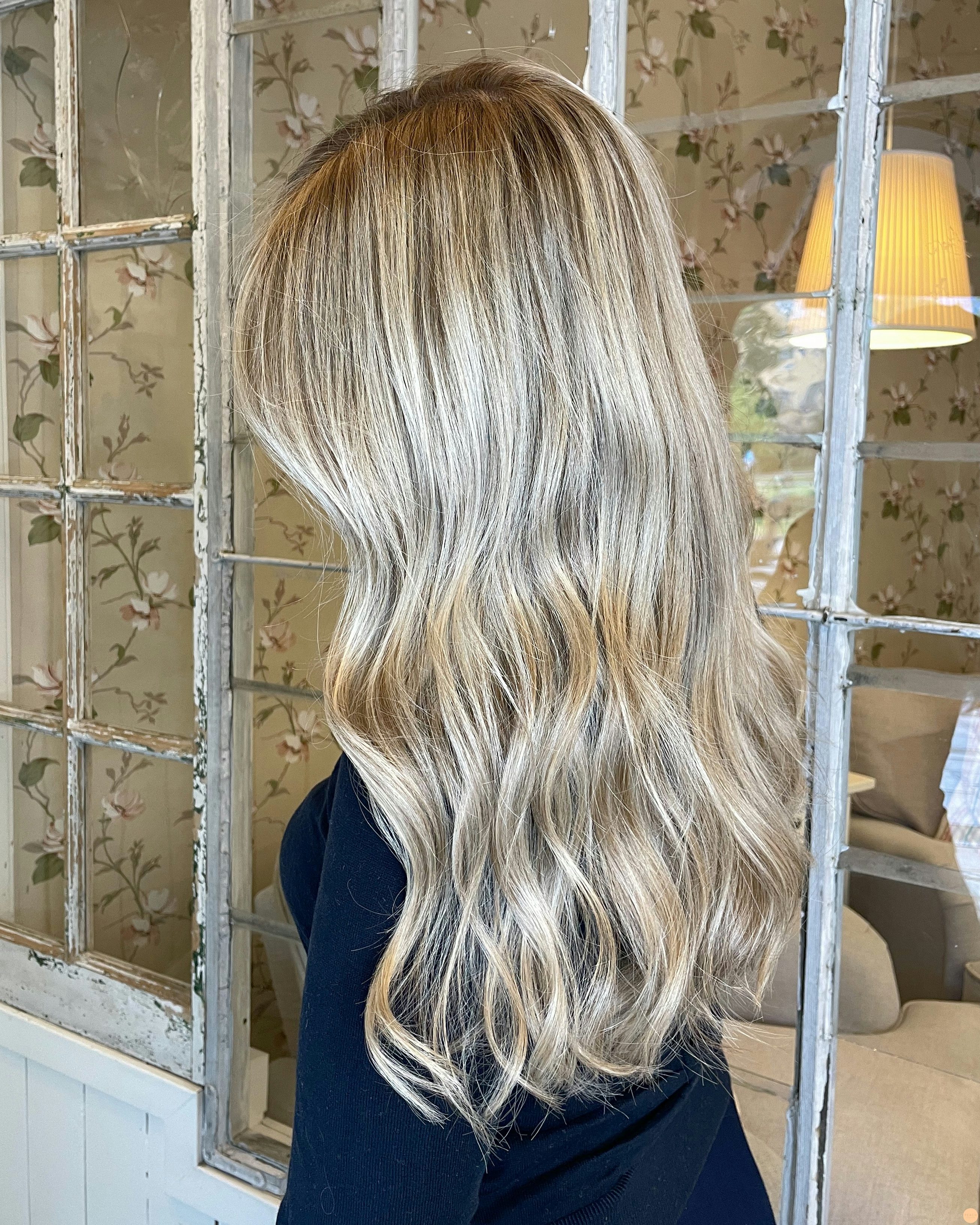 Kall beige blond hårfärg